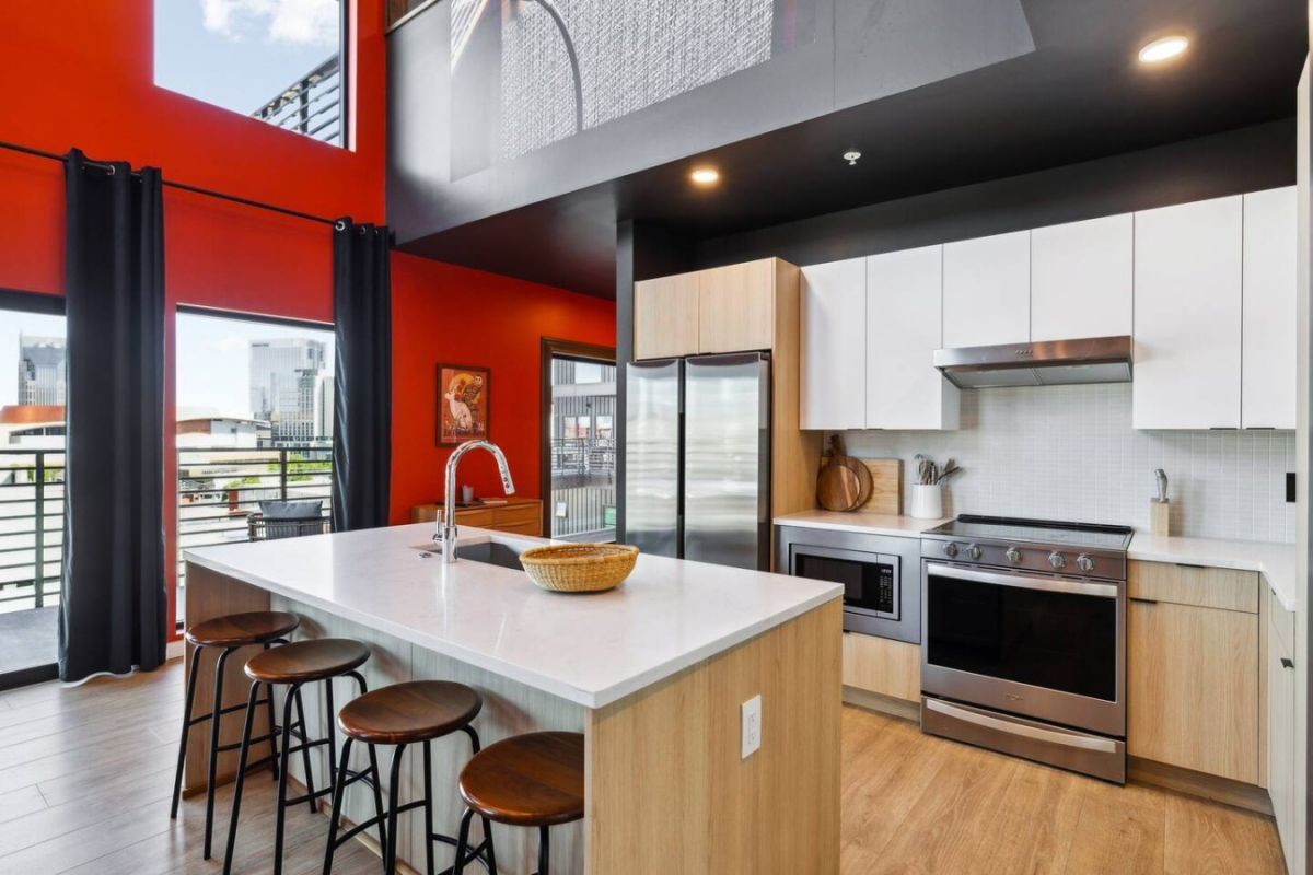 637 7th Ave, S Unit: 601