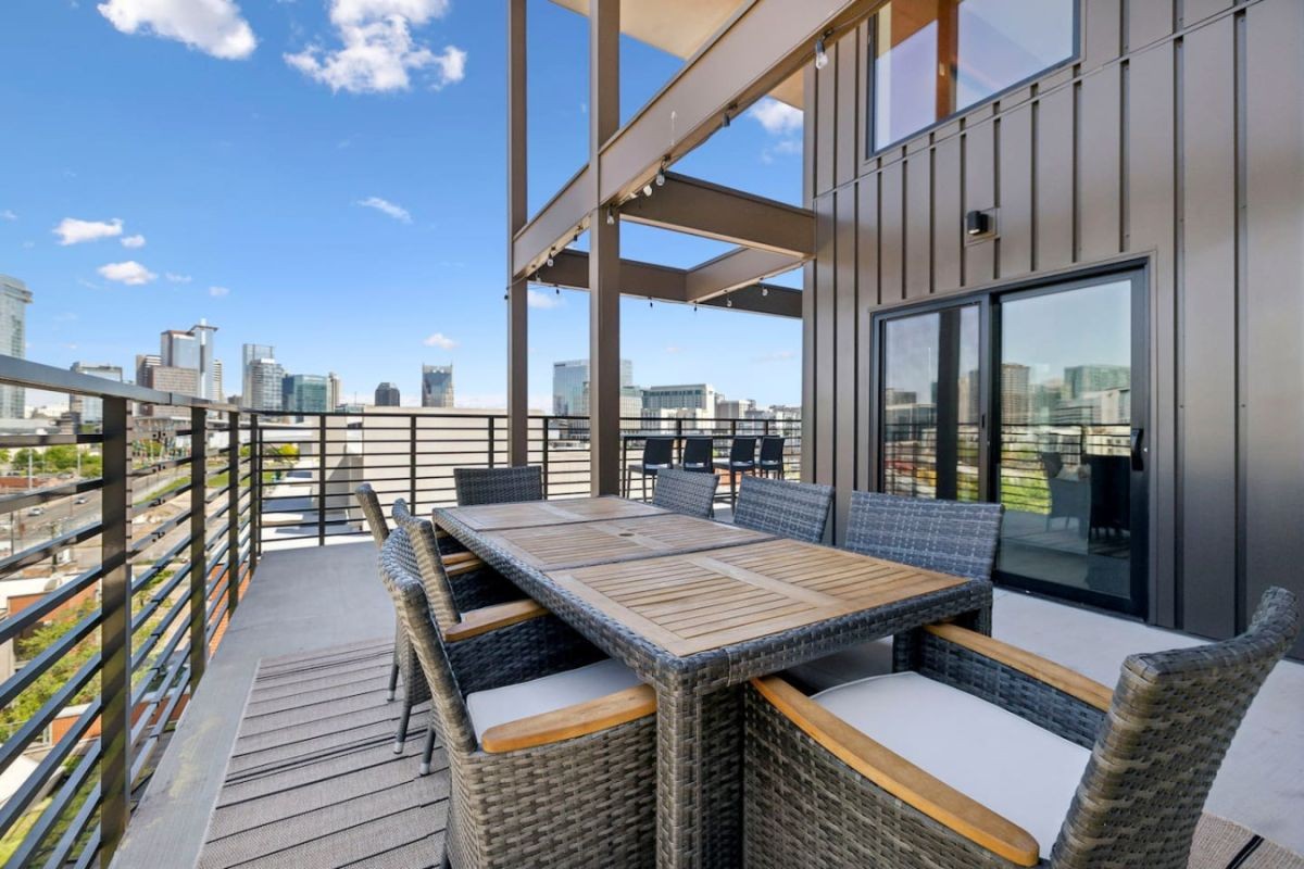 637 7th Ave, S Unit: 601