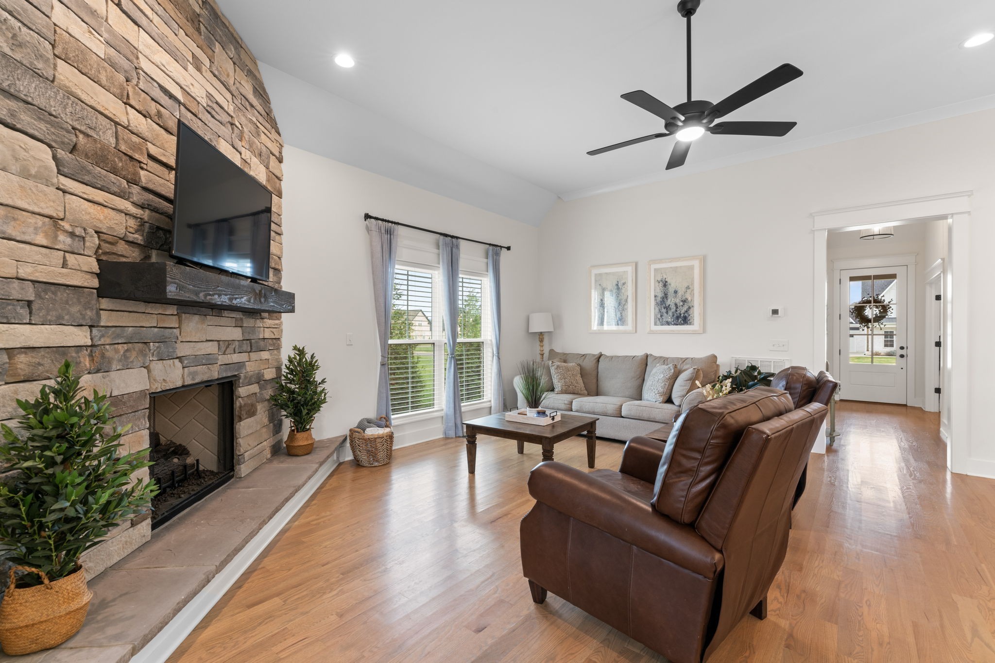 2706 Congress Dr
