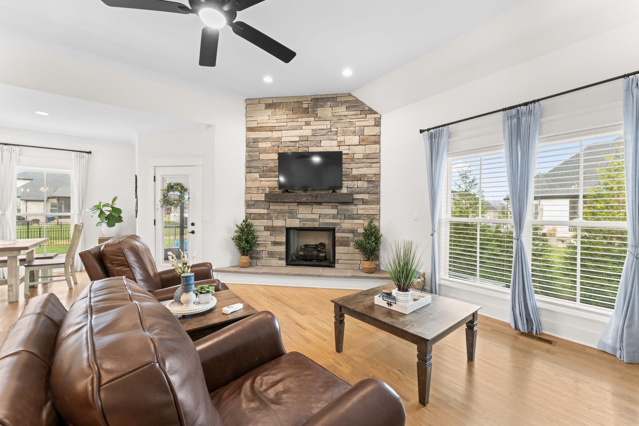 2706 Congress Dr