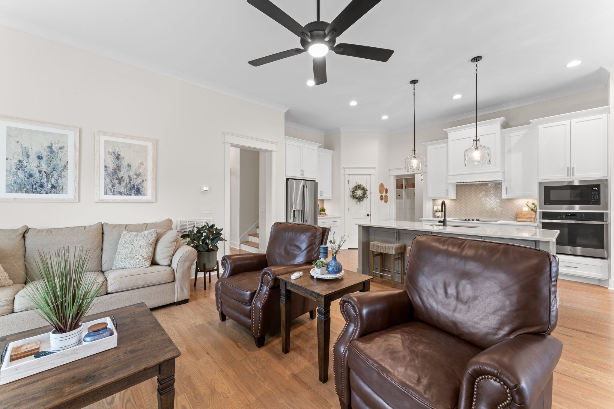 2706 Congress Dr