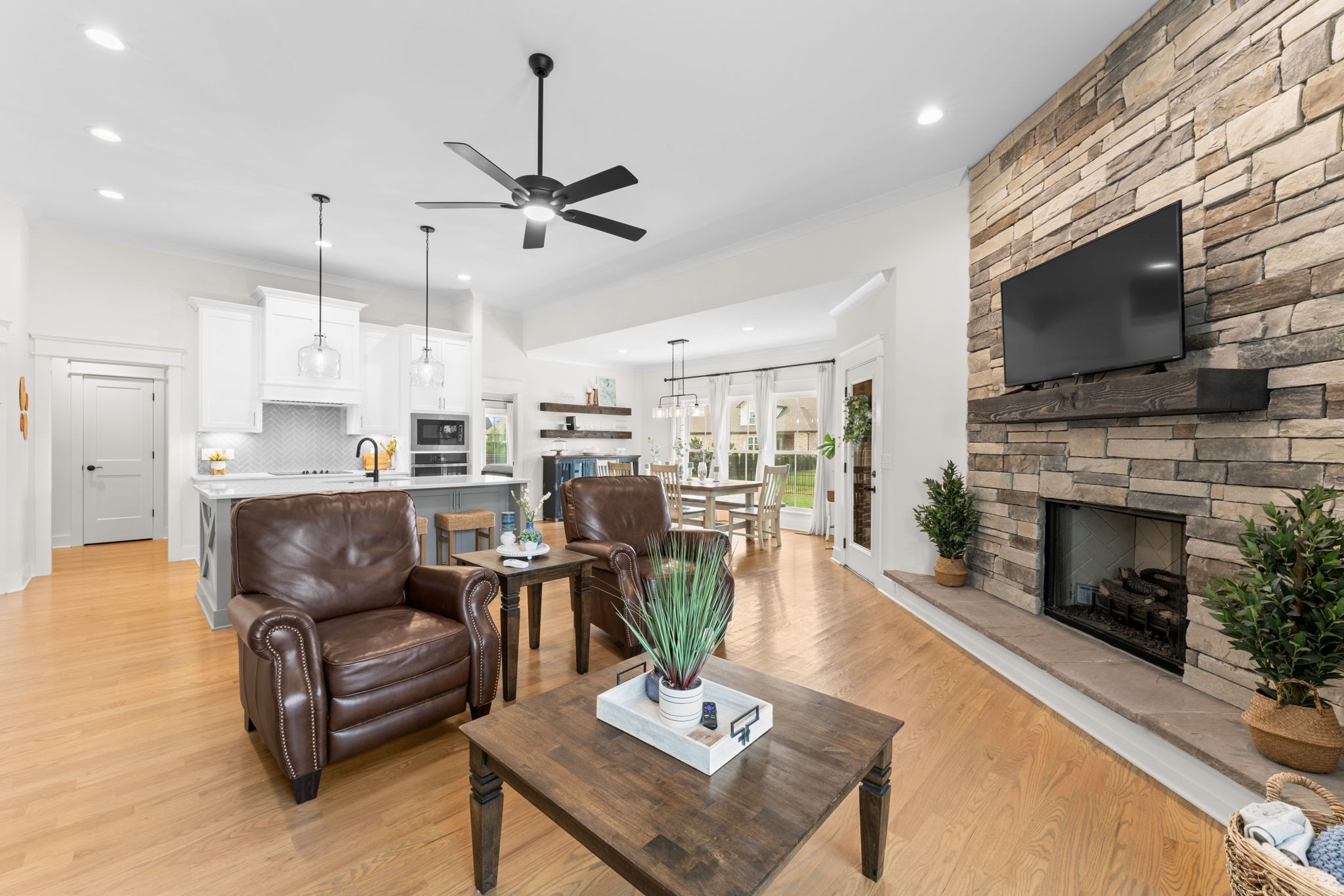 2706 Congress Dr