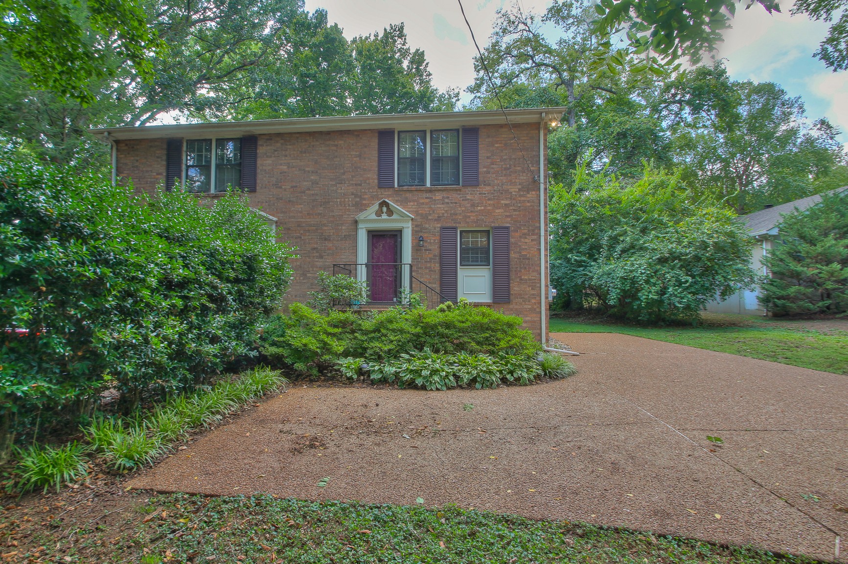 3321 Lealand Ln