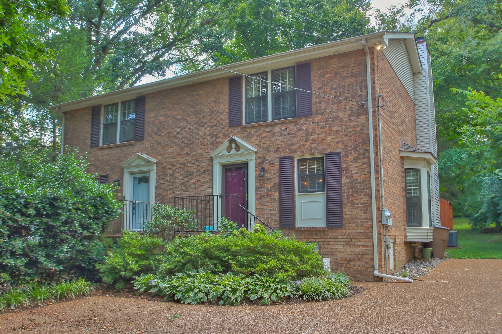 3321 Lealand Ln