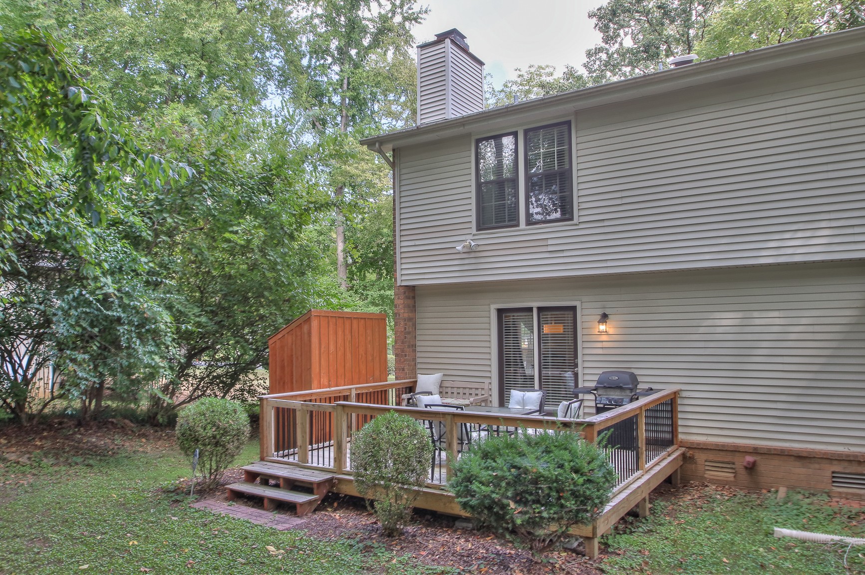 3321 Lealand Ln