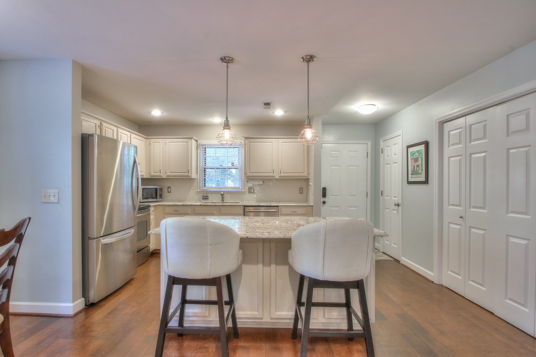 3321 Lealand Ln