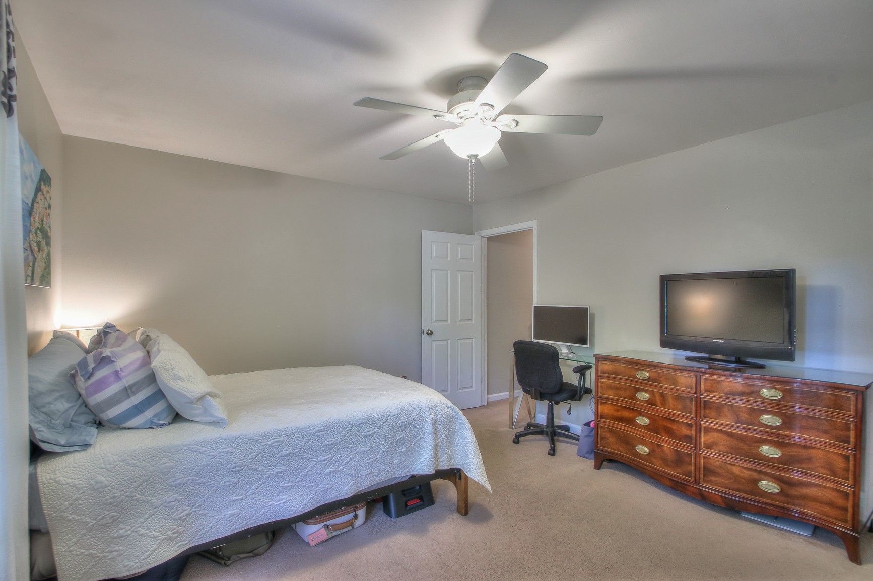 3321 Lealand Ln