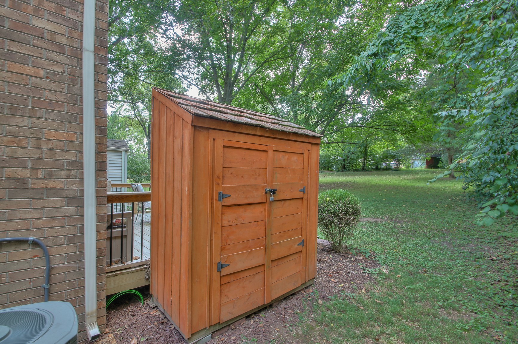 3321 Lealand Ln