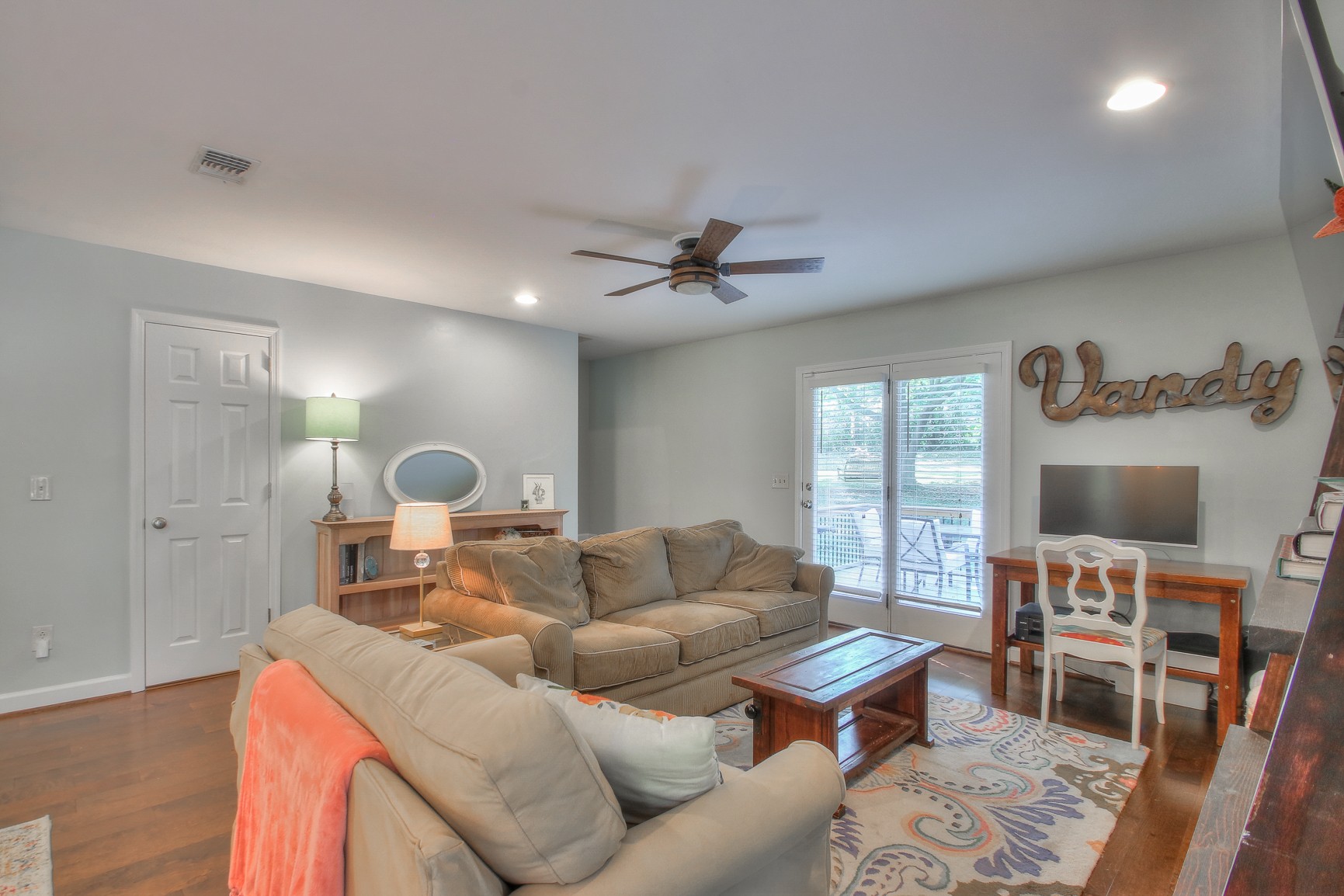 3321 Lealand Ln