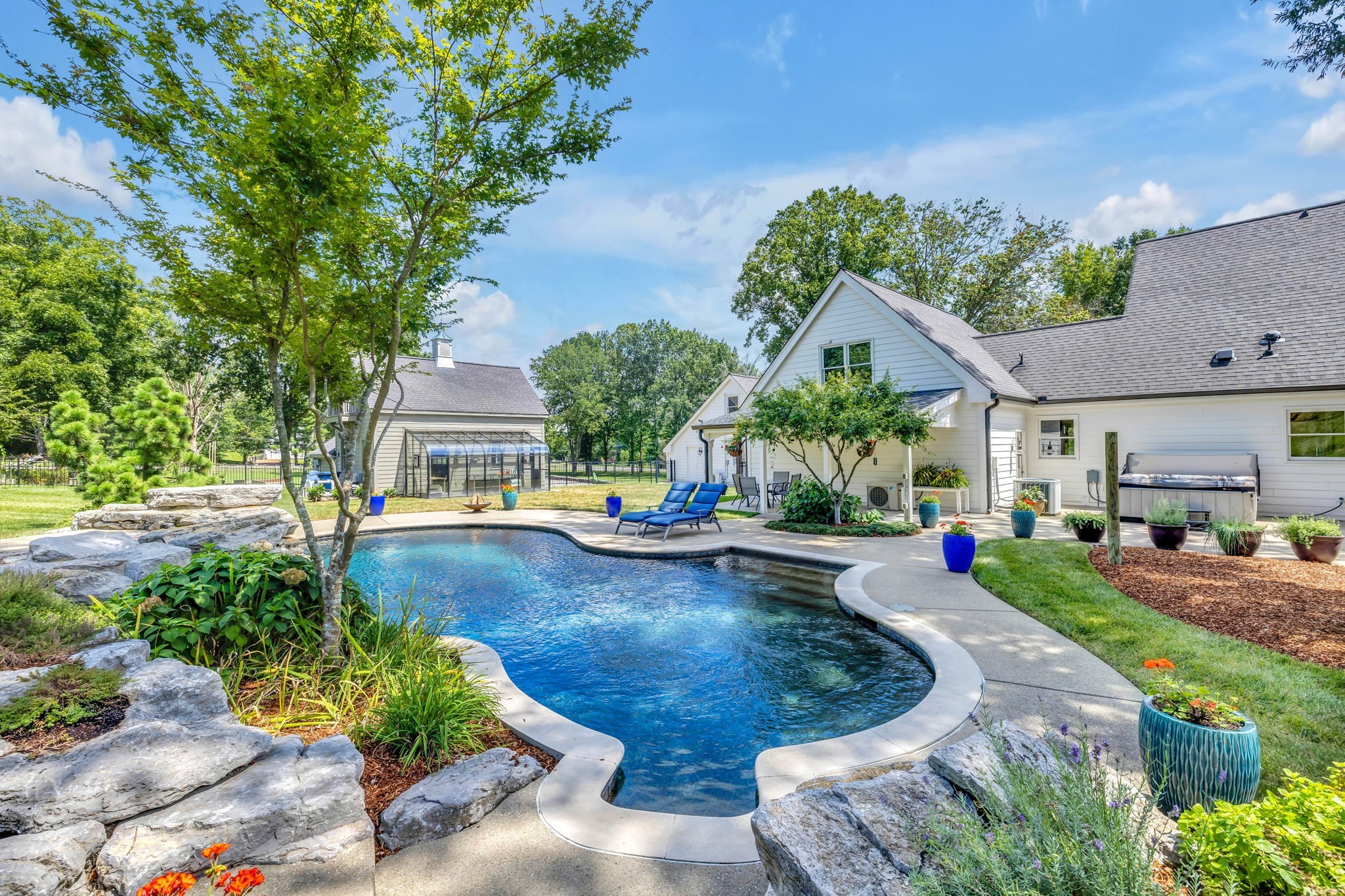 1302 Natchez Rd