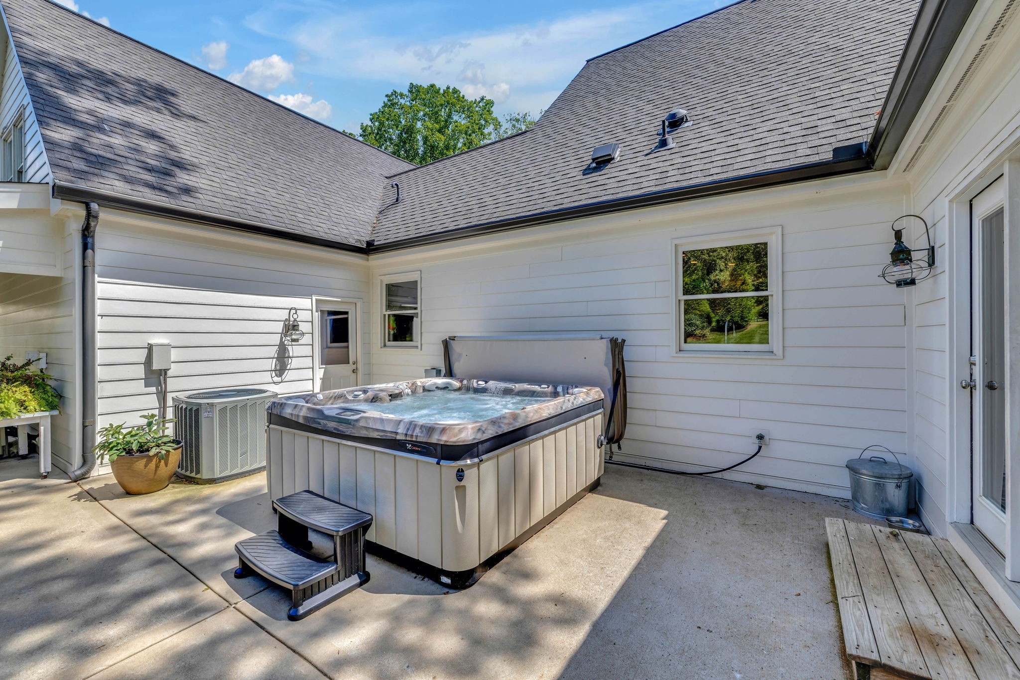 1302 Natchez Rd