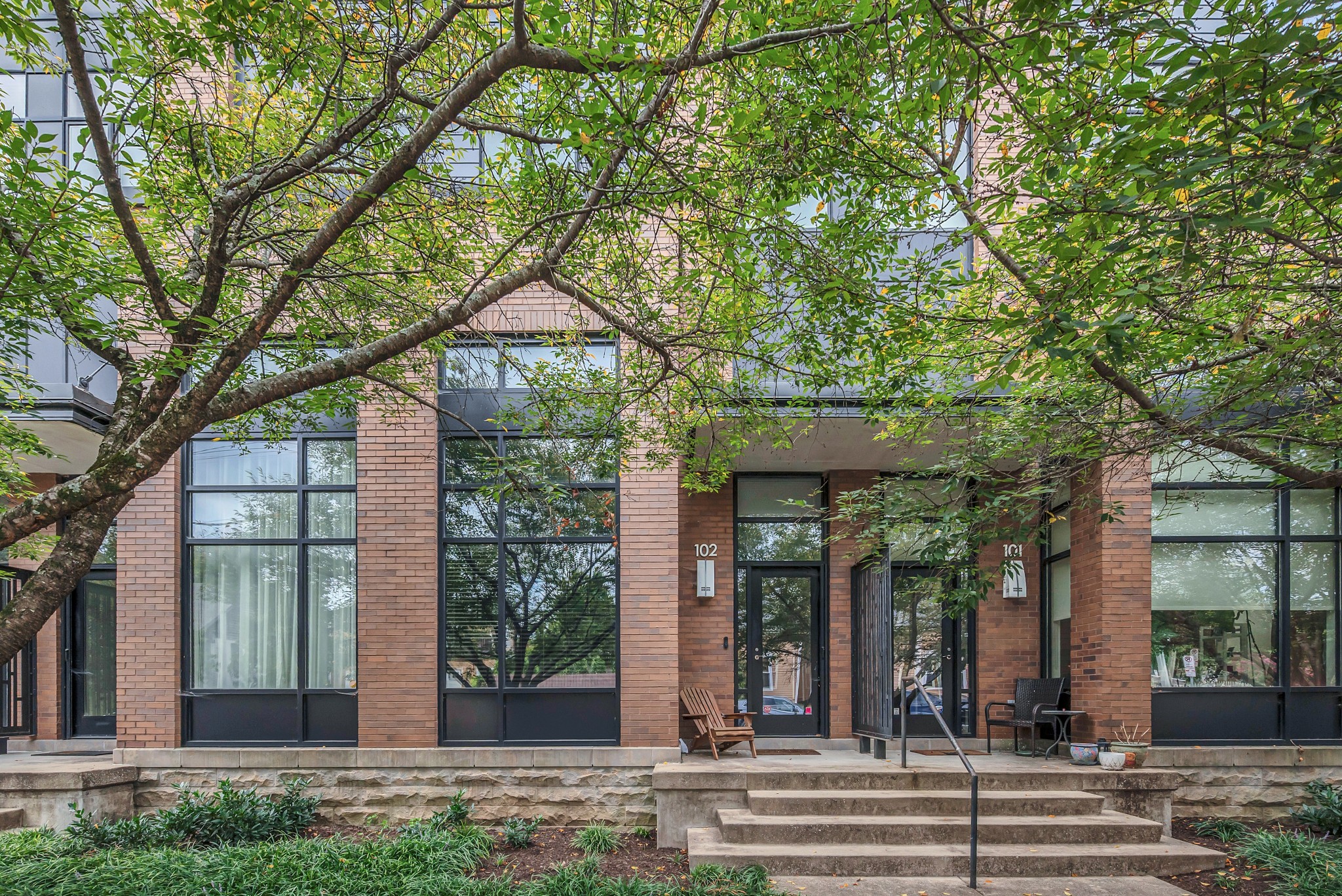 1100 Russell St Unit: 102