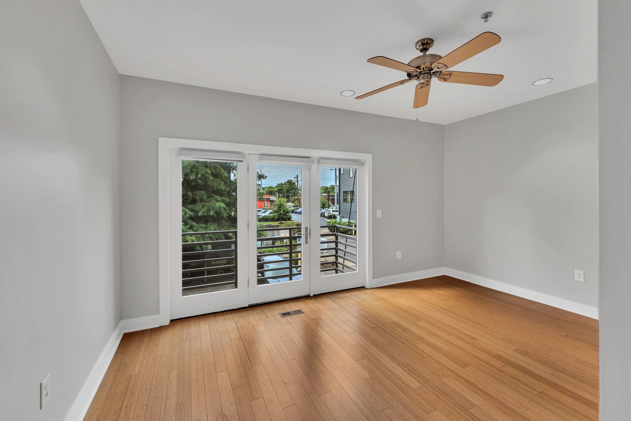 1100 Russell St Unit: 102