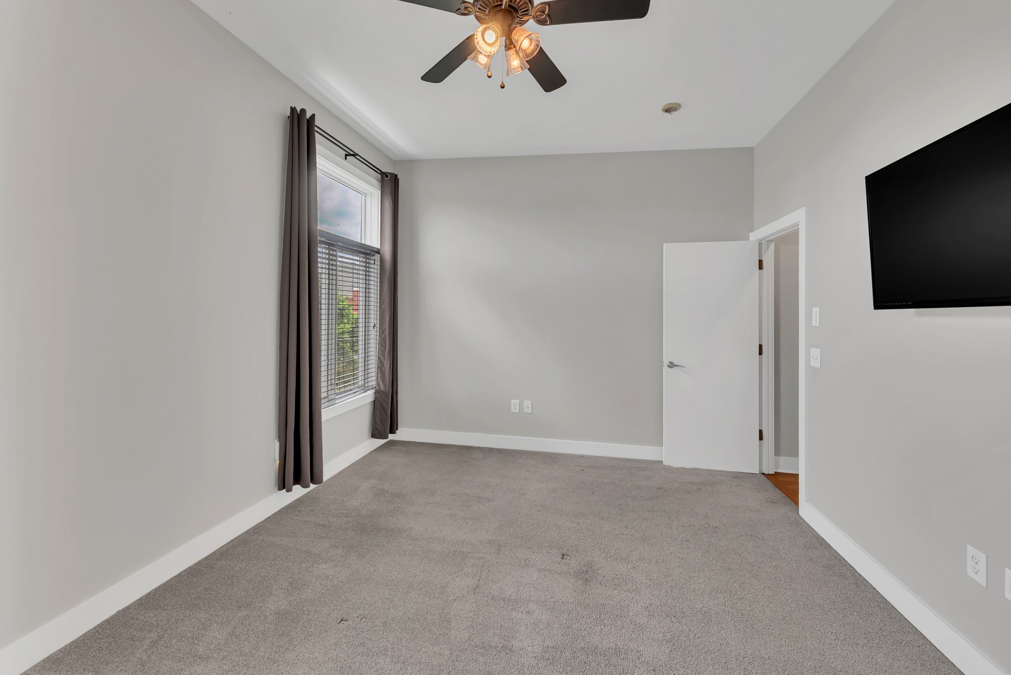 1100 Russell St Unit: 102