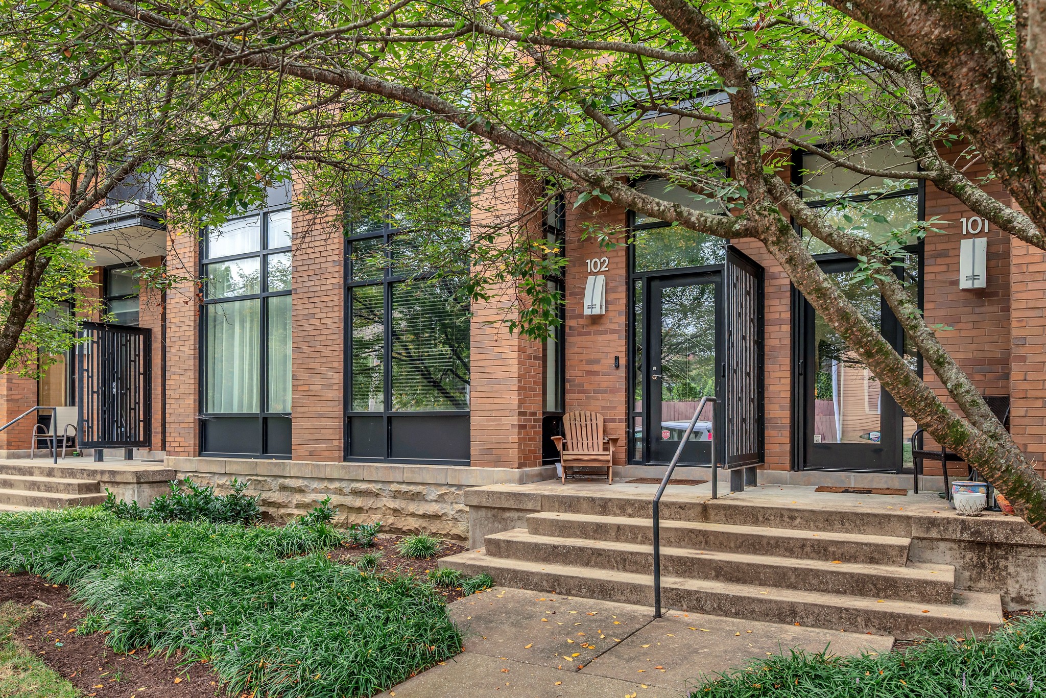 1100 Russell St Unit: 102