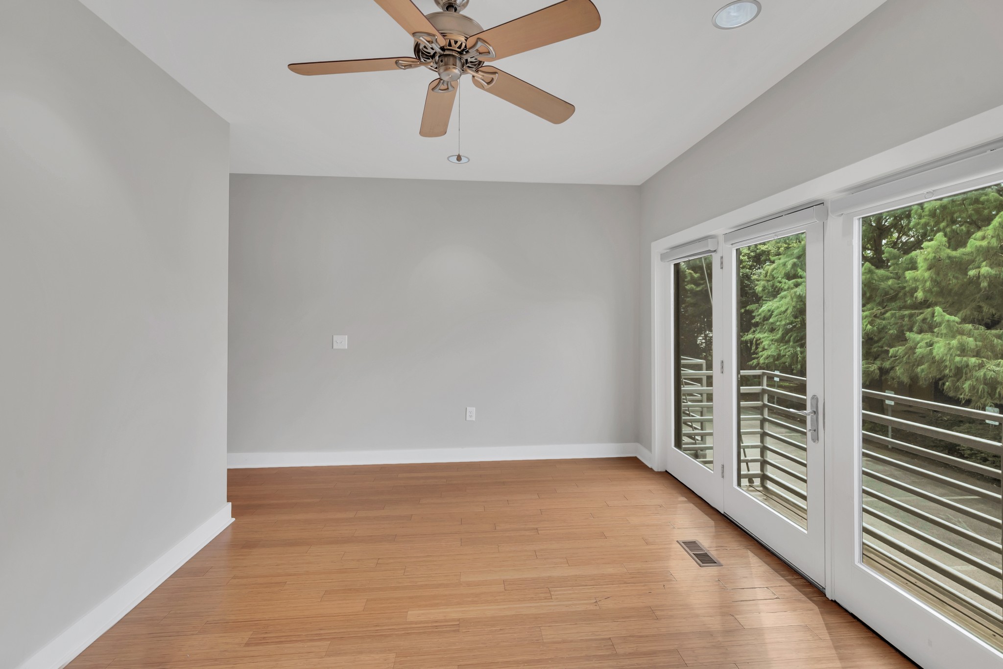 1100 Russell St Unit: 102