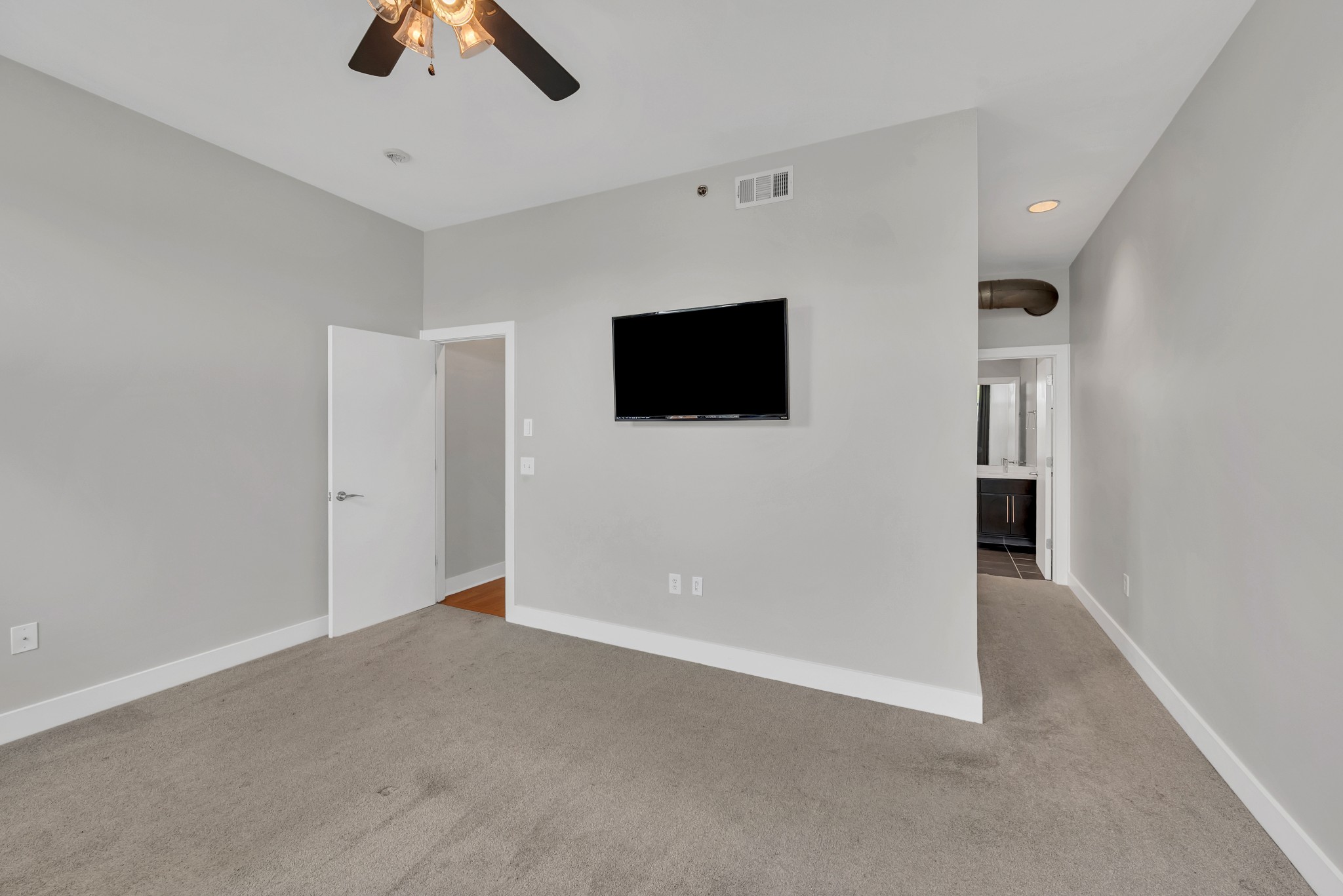 1100 Russell St Unit: 102