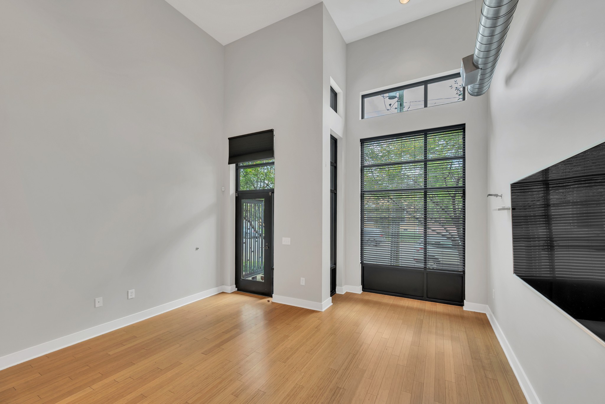 1100 Russell St Unit: 102