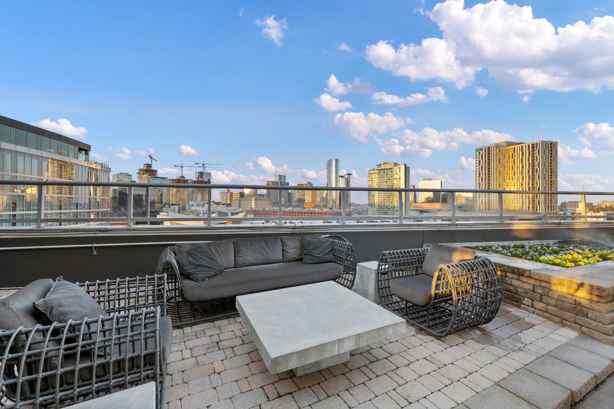 600 12th Ave, S Unit: 1914