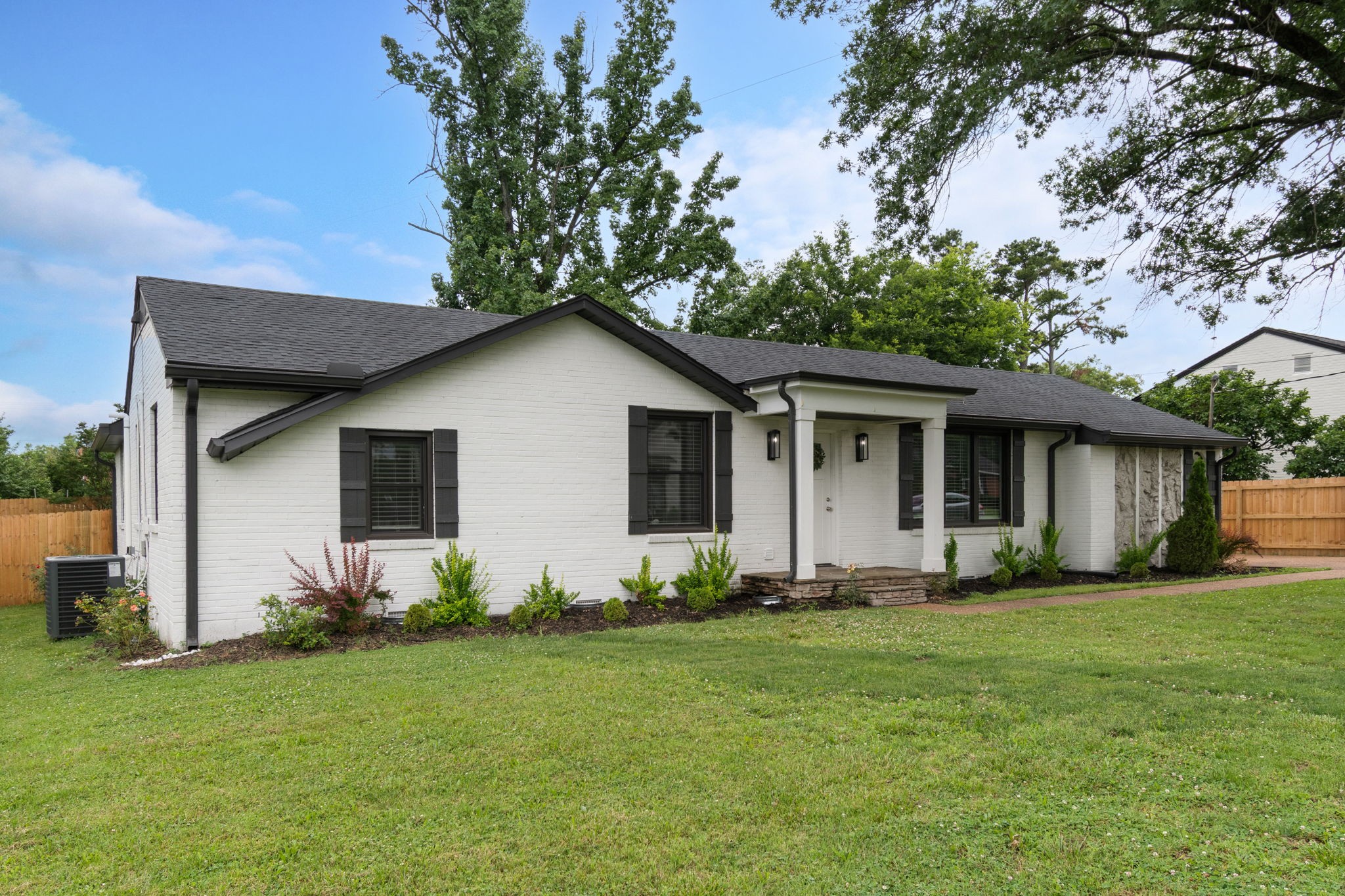 405 Lynn Dr