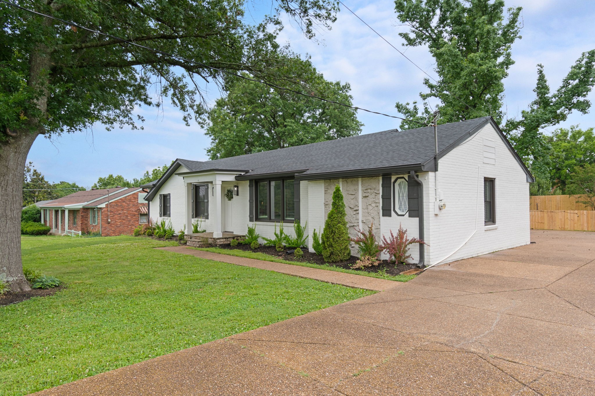 405 Lynn Dr