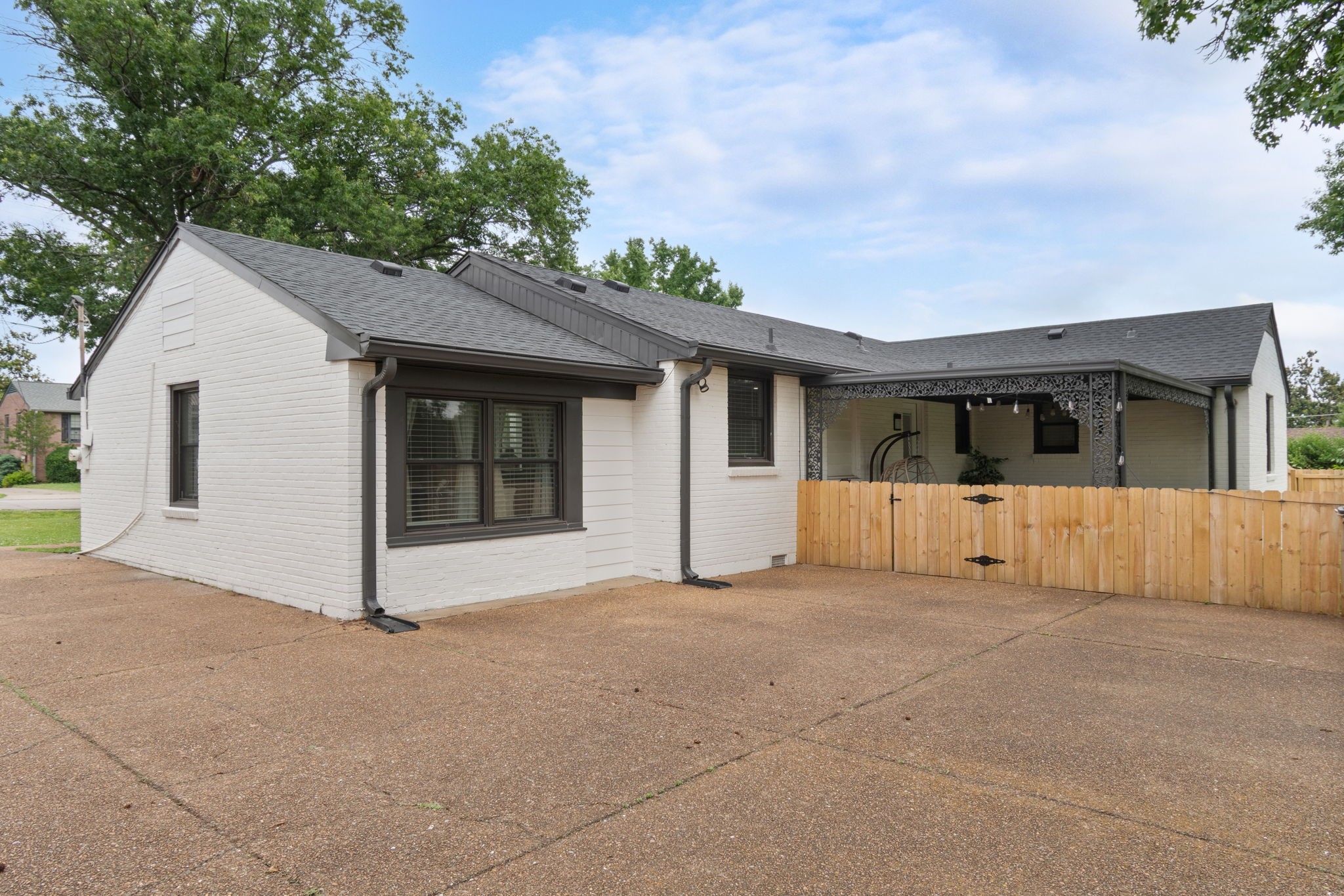 405 Lynn Dr