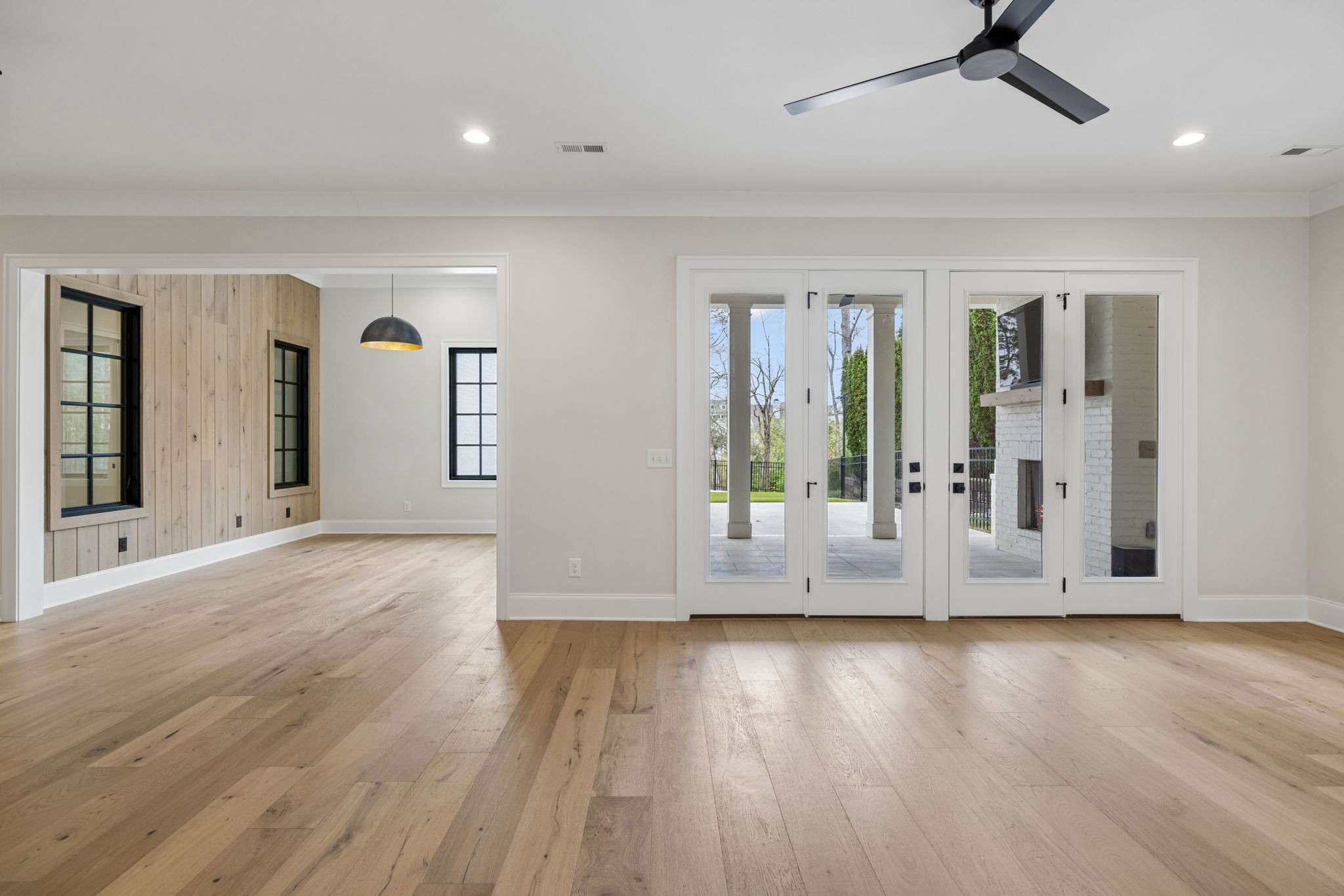 556 Bonaire Ln