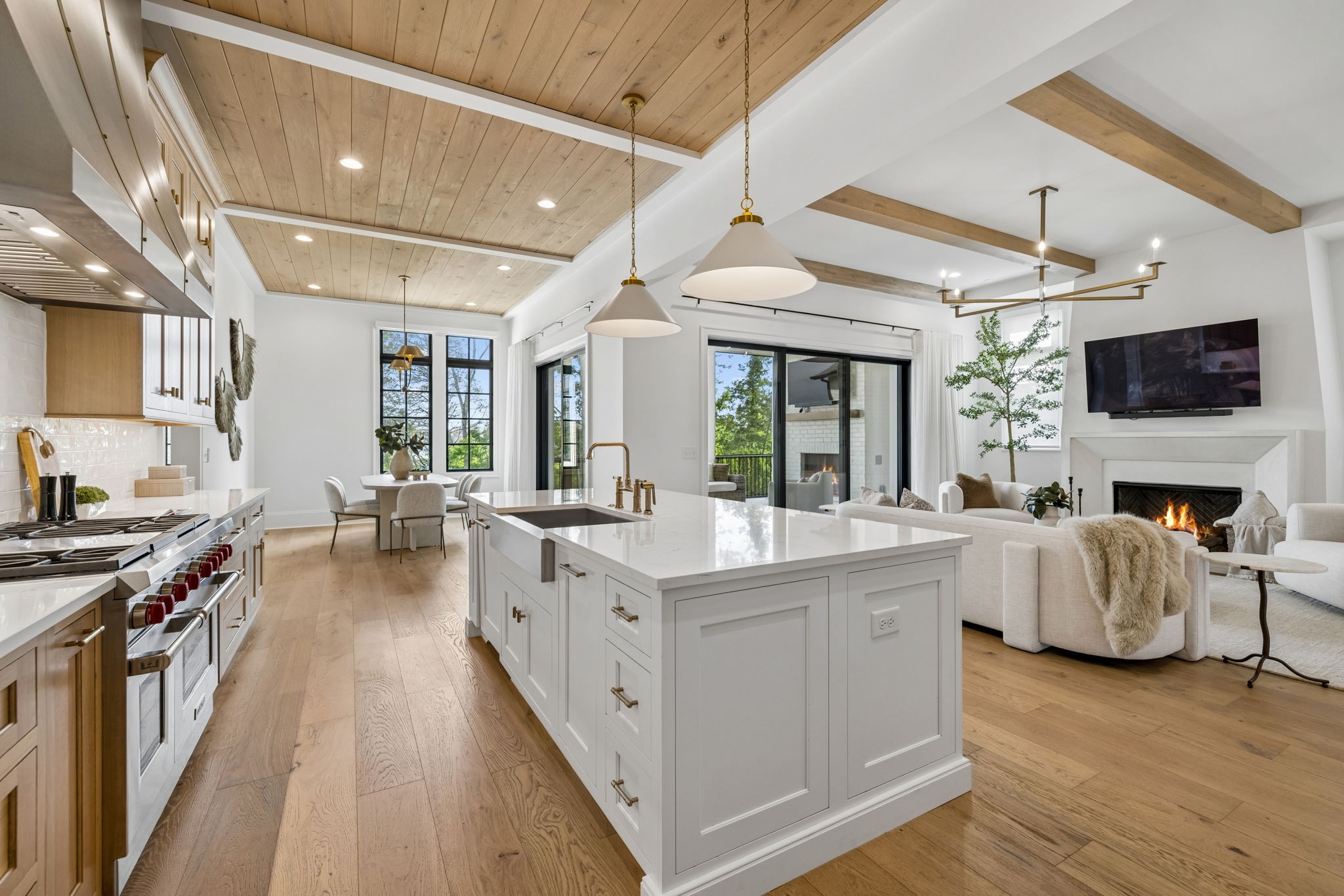 556 Bonaire Ln