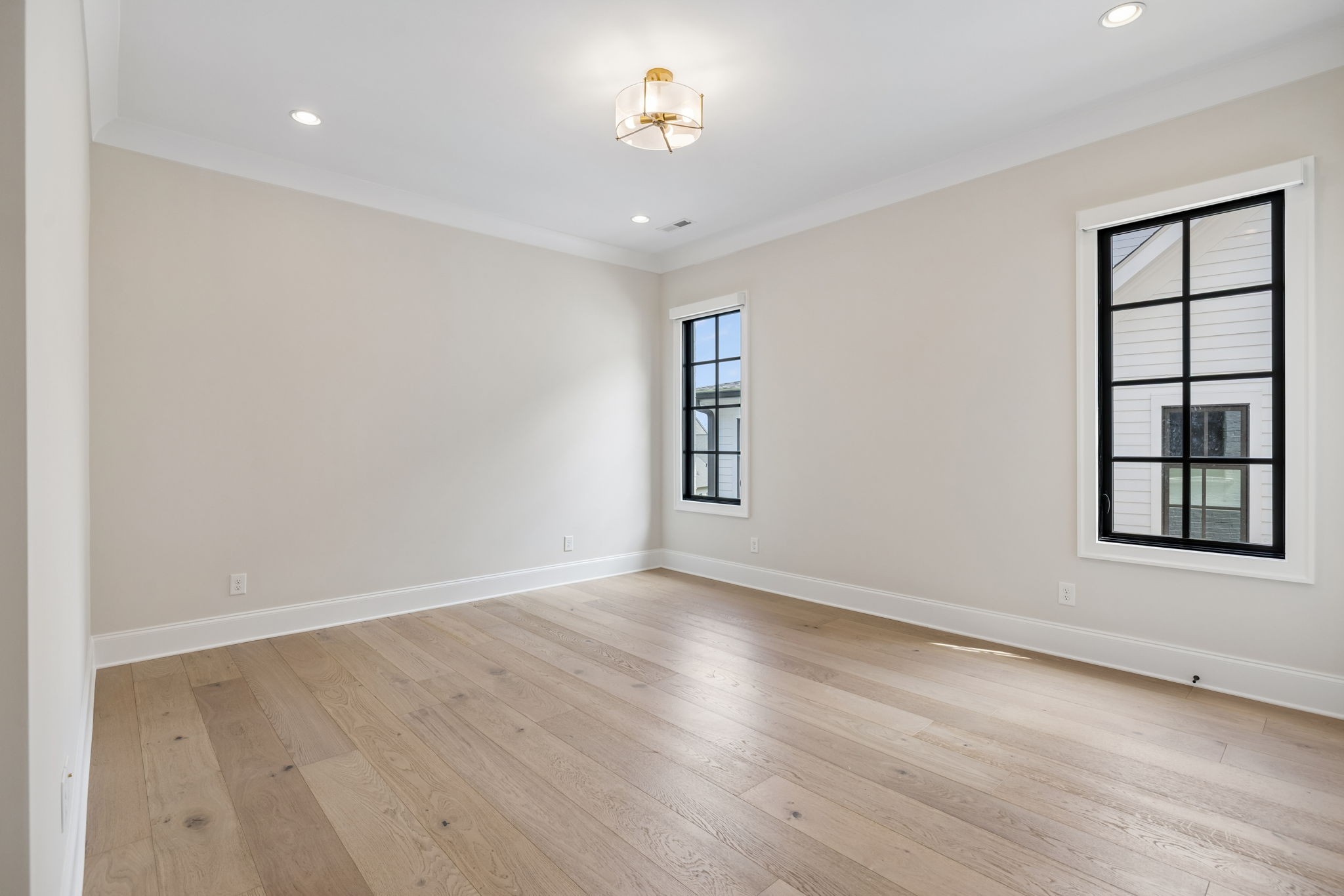 556 Bonaire Ln