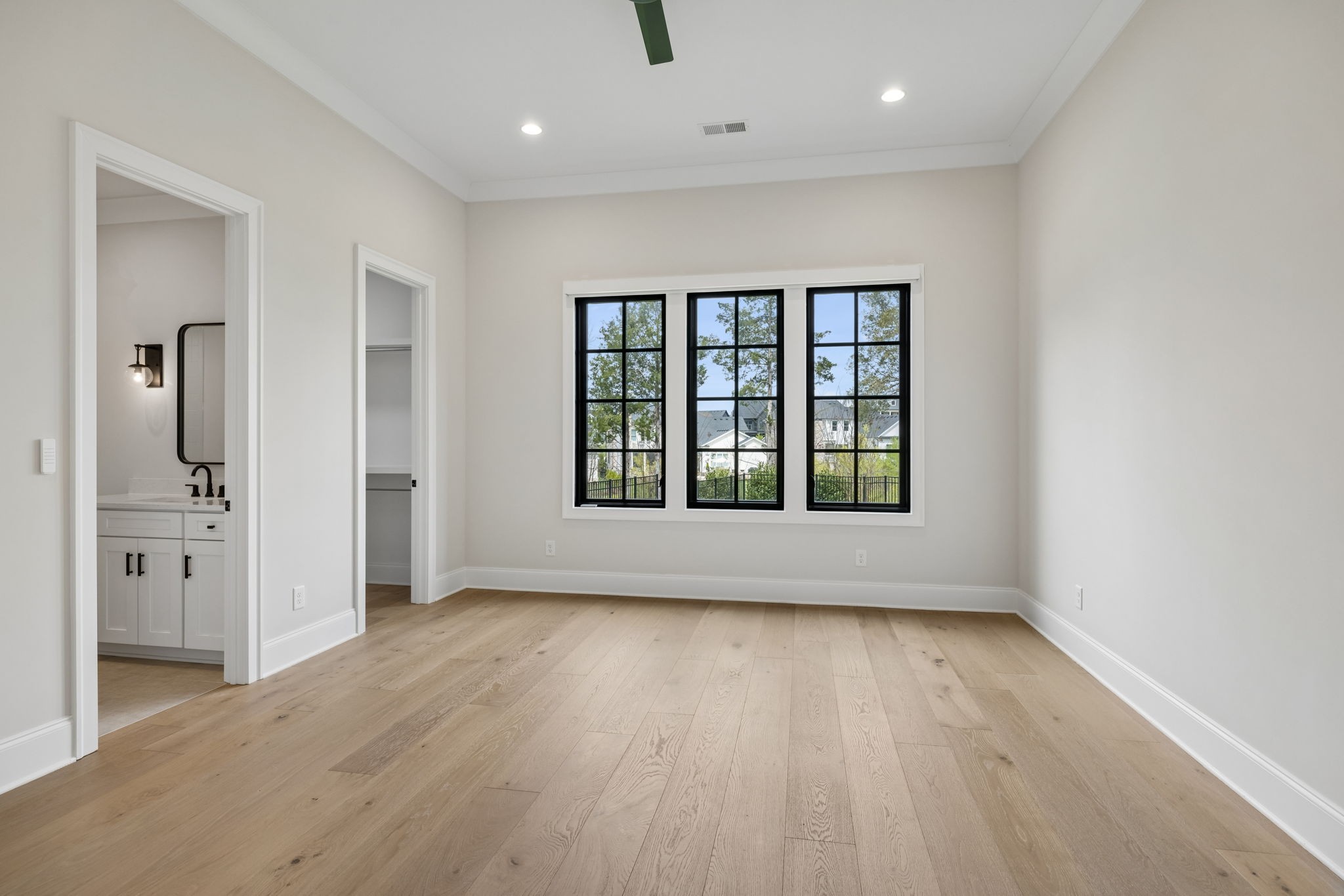 556 Bonaire Ln