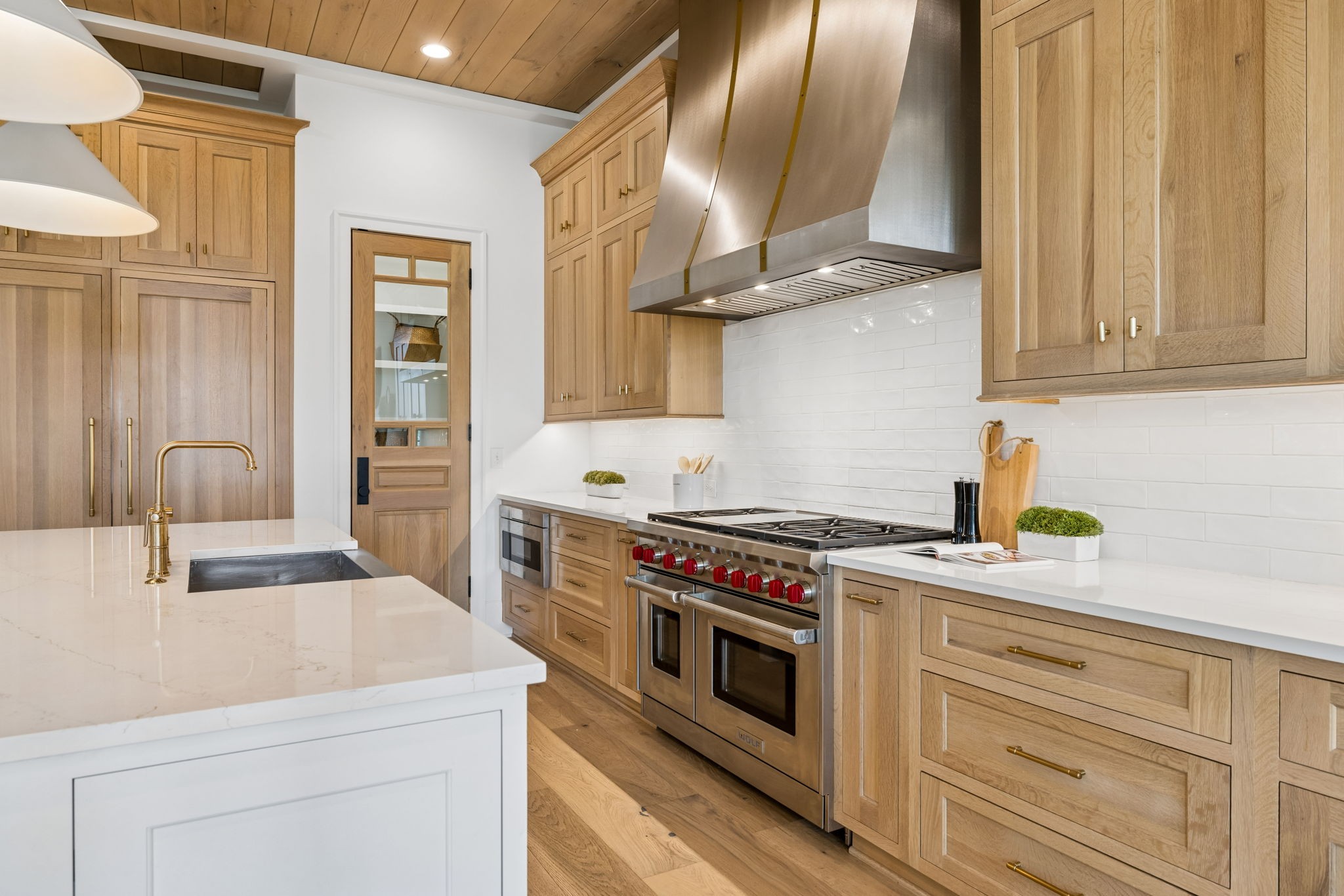 556 Bonaire Ln