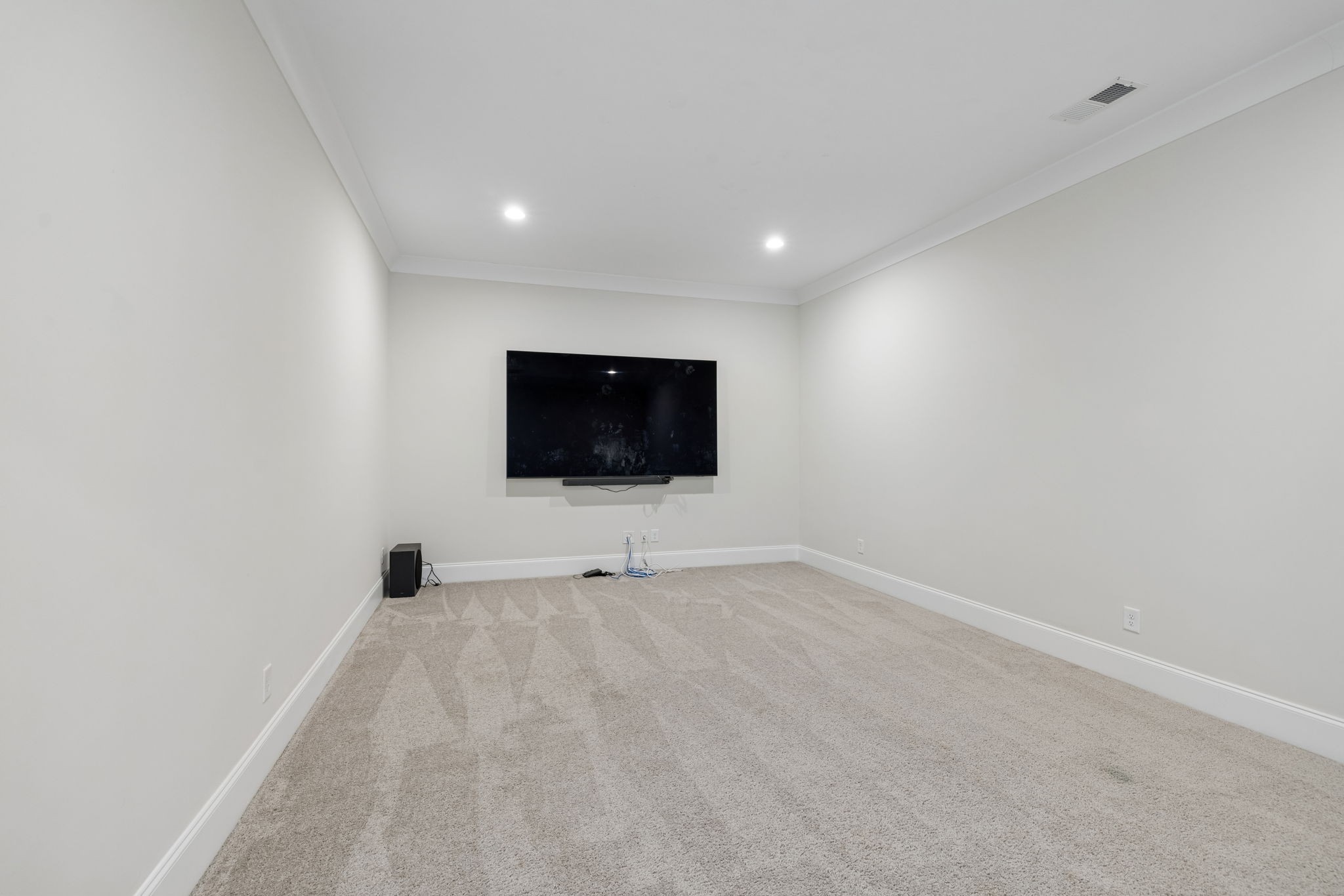 556 Bonaire Ln