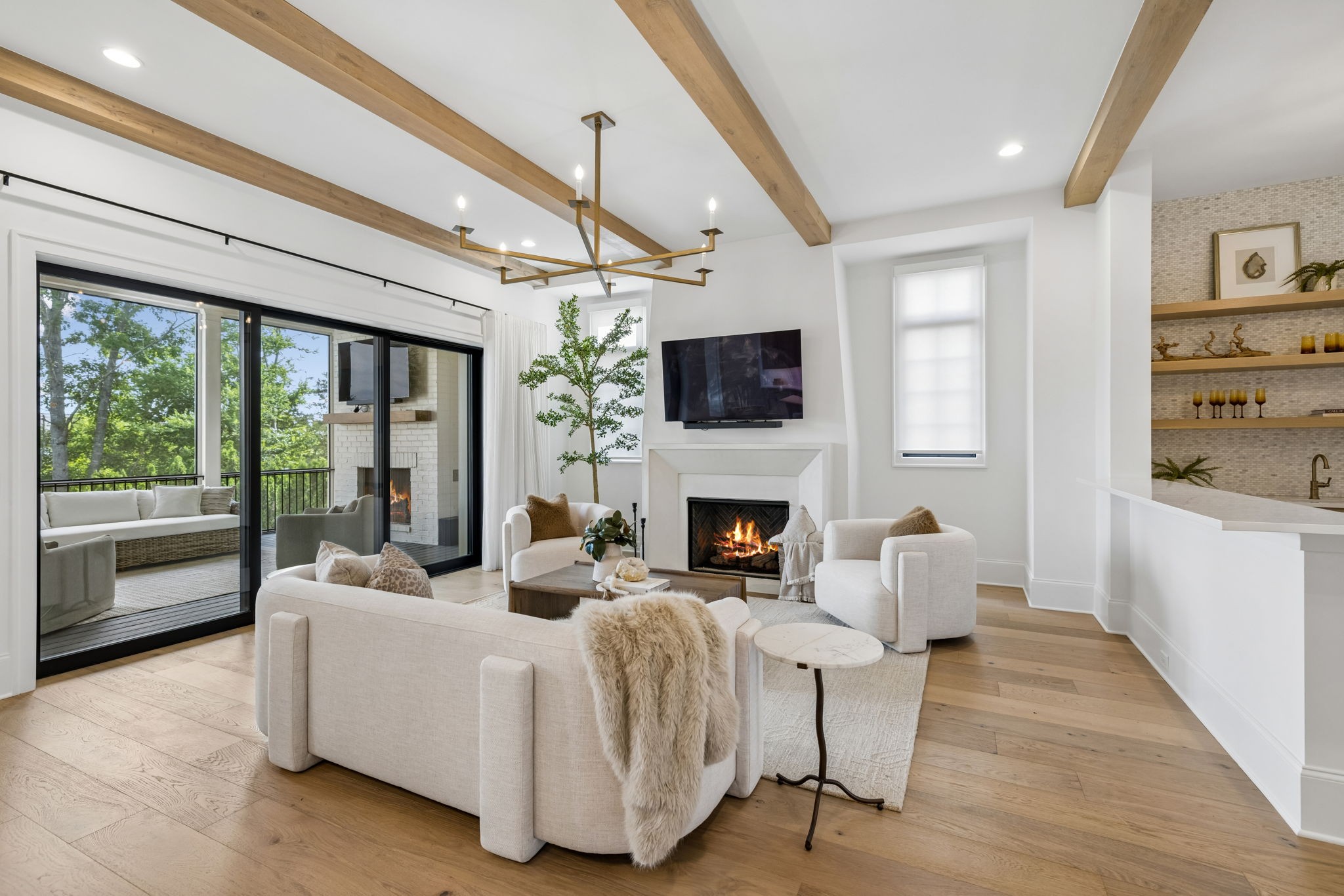 556 Bonaire Ln