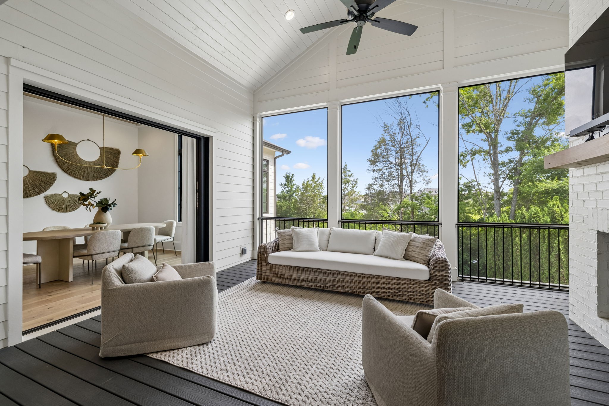 556 Bonaire Ln