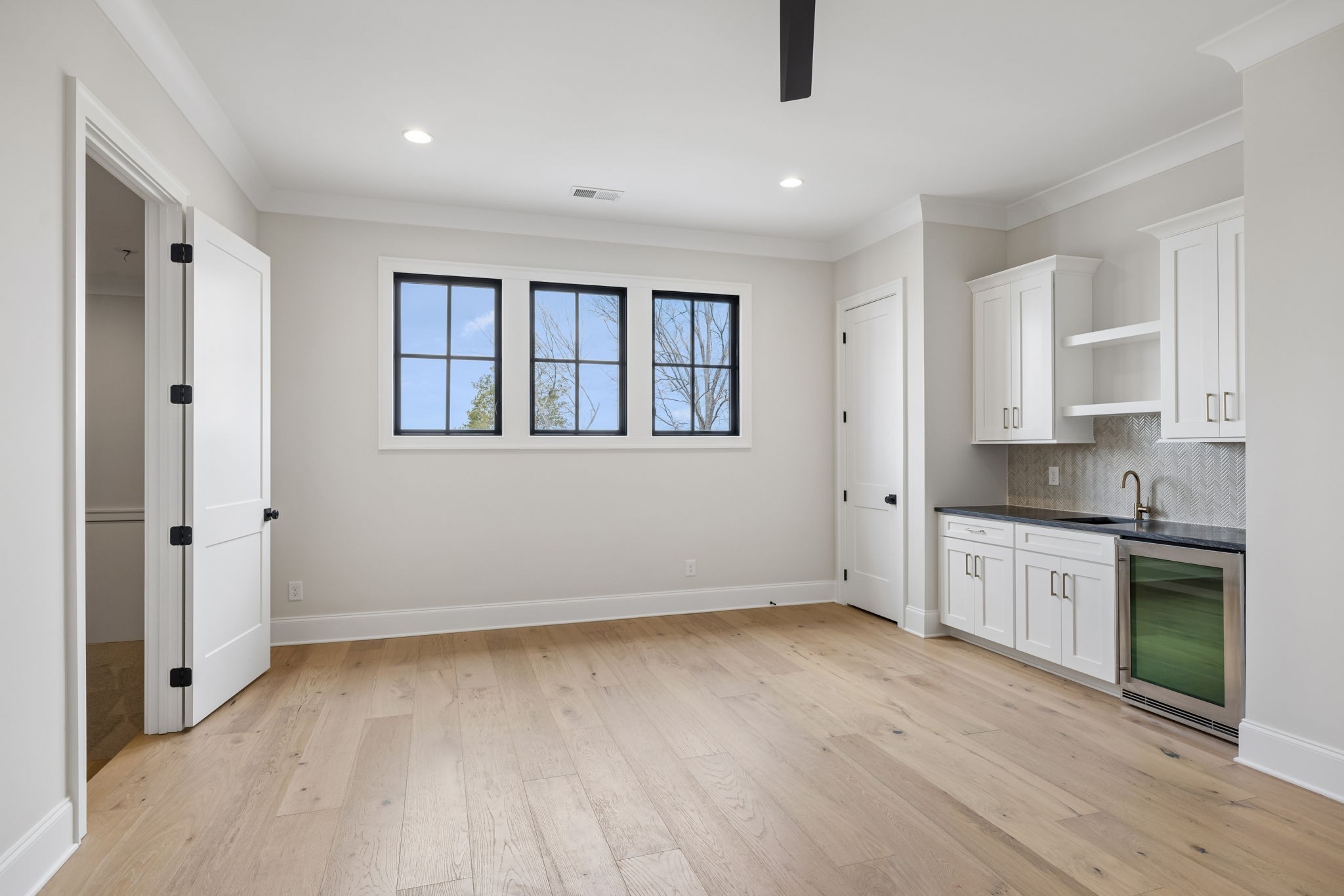 556 Bonaire Ln