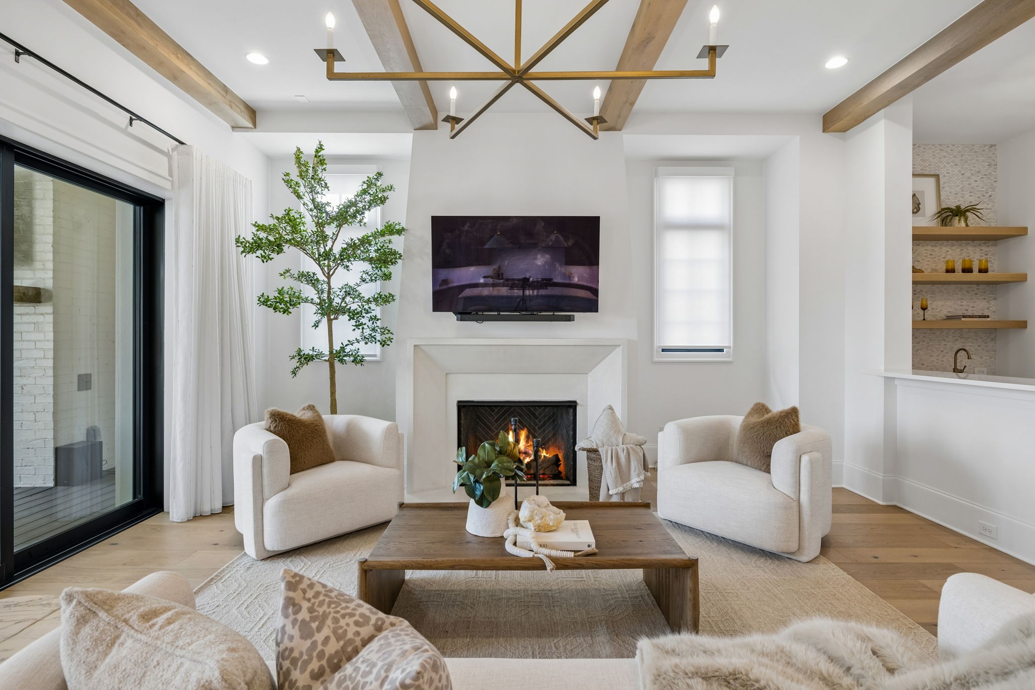 556 Bonaire Ln