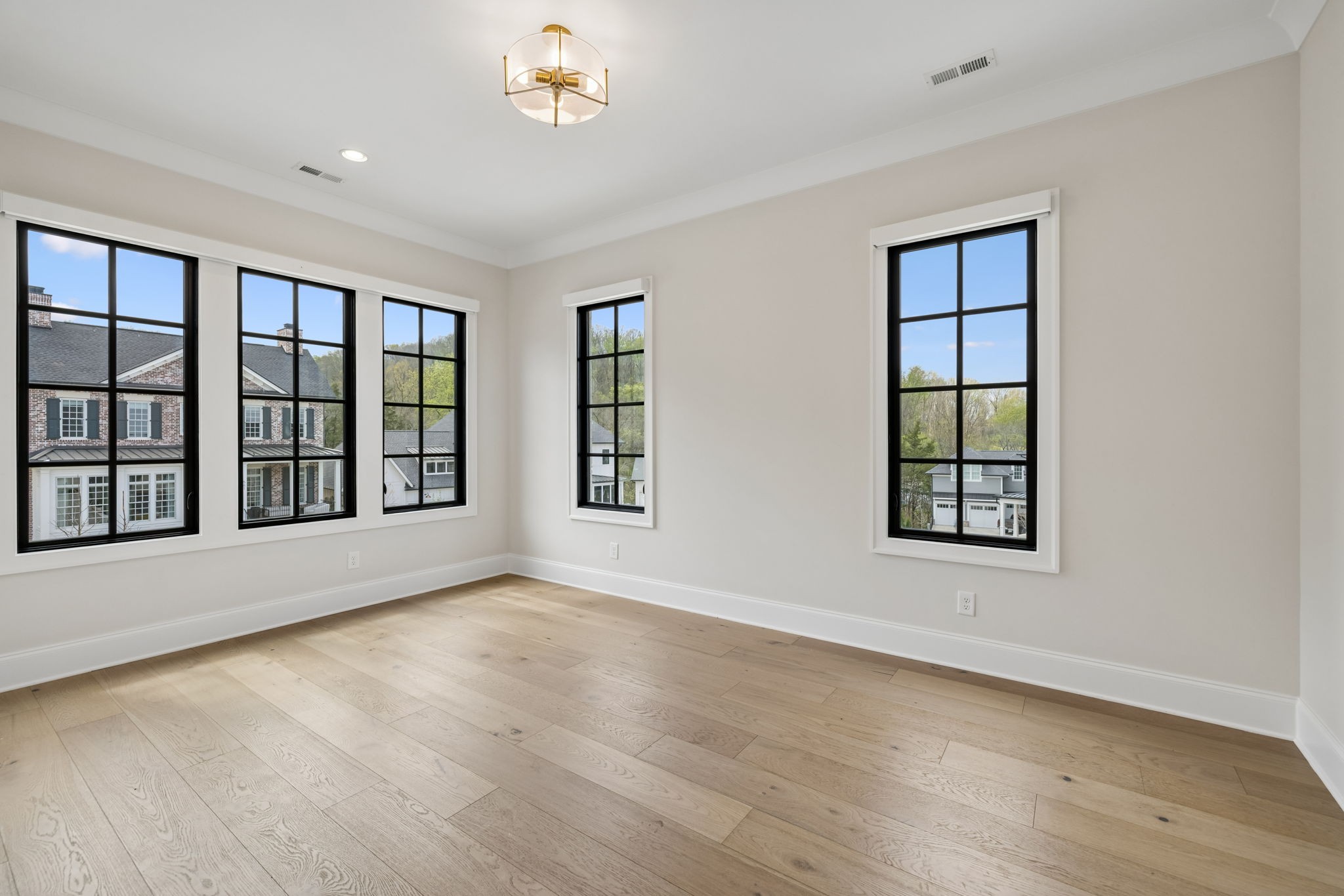 556 Bonaire Ln