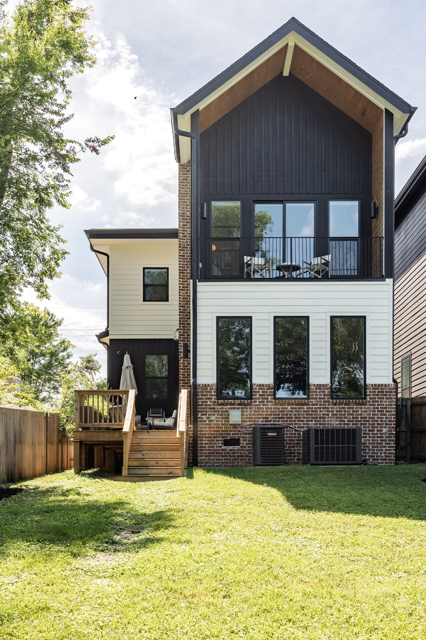 303A Riverside Dr