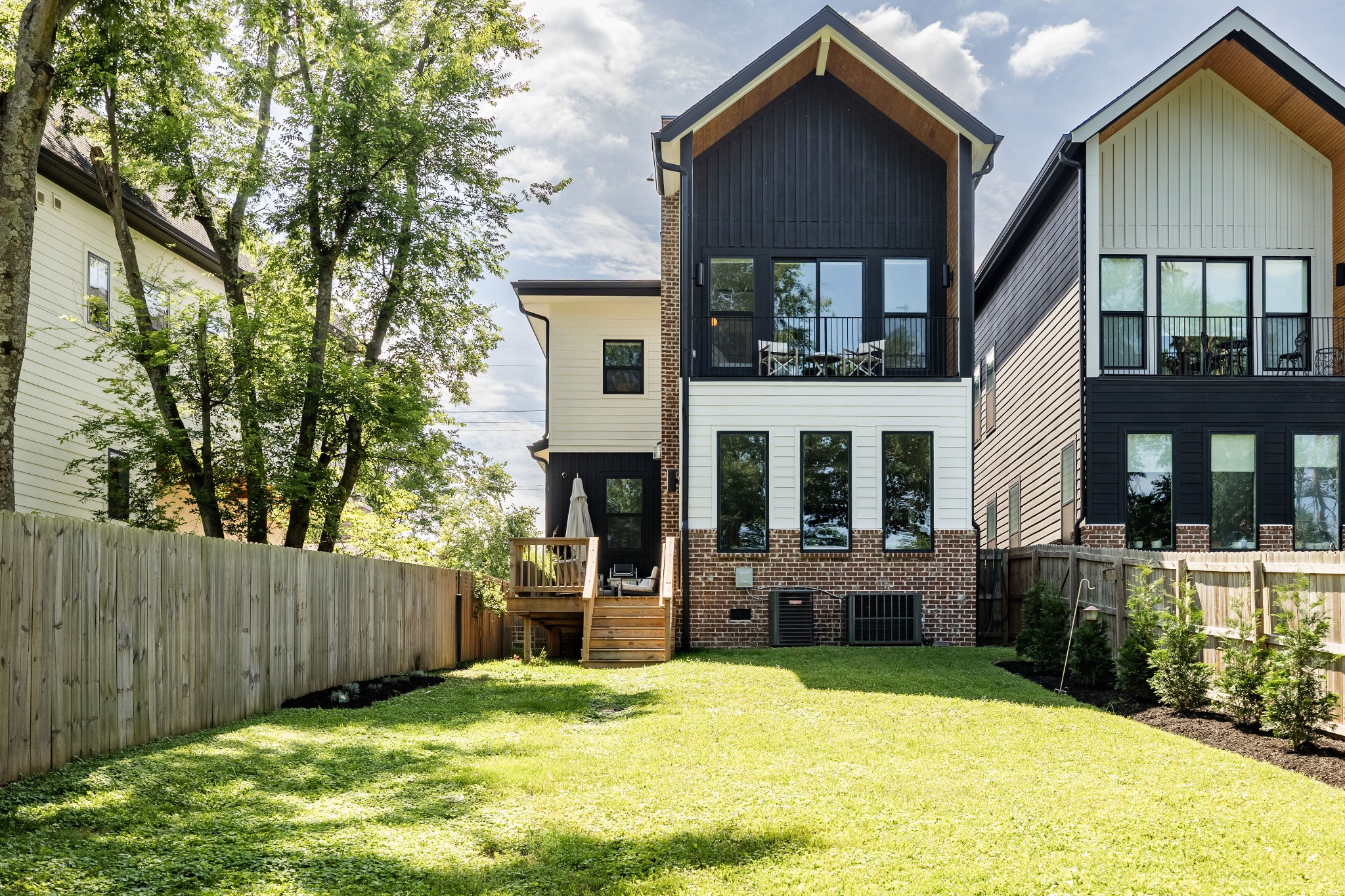 303A Riverside Dr