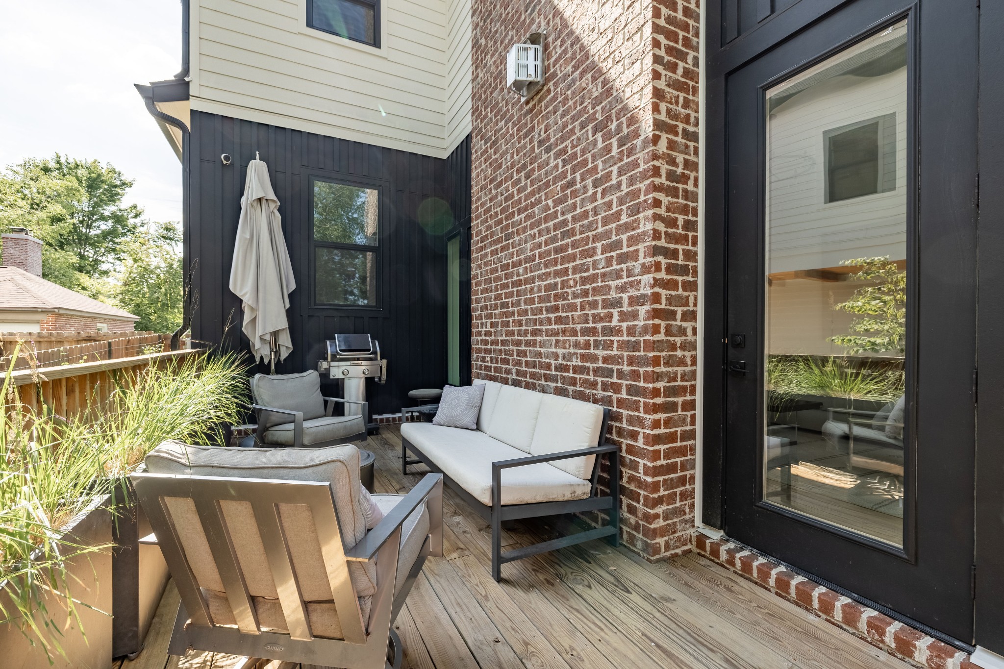 303A Riverside Dr