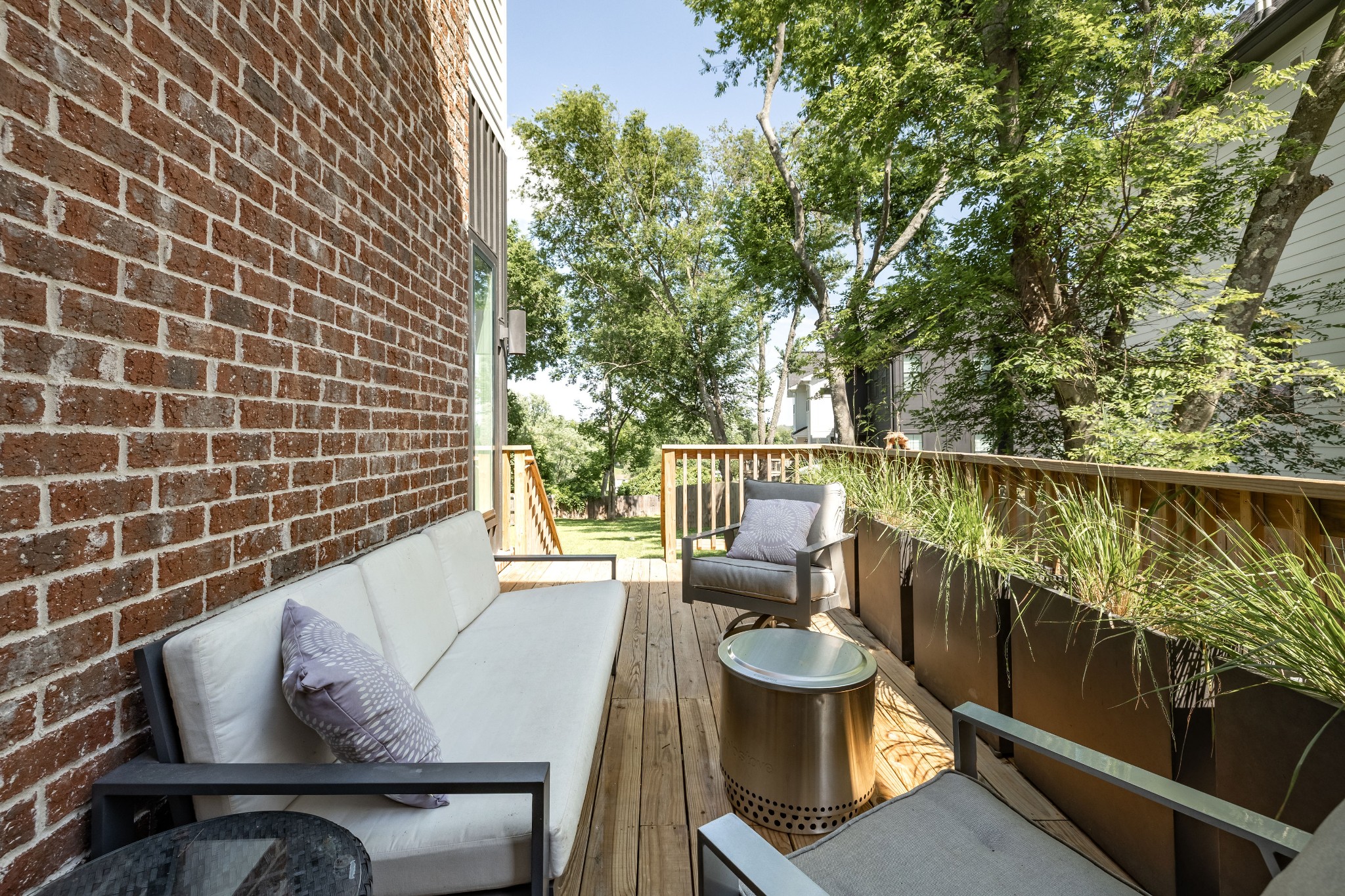 303A Riverside Dr