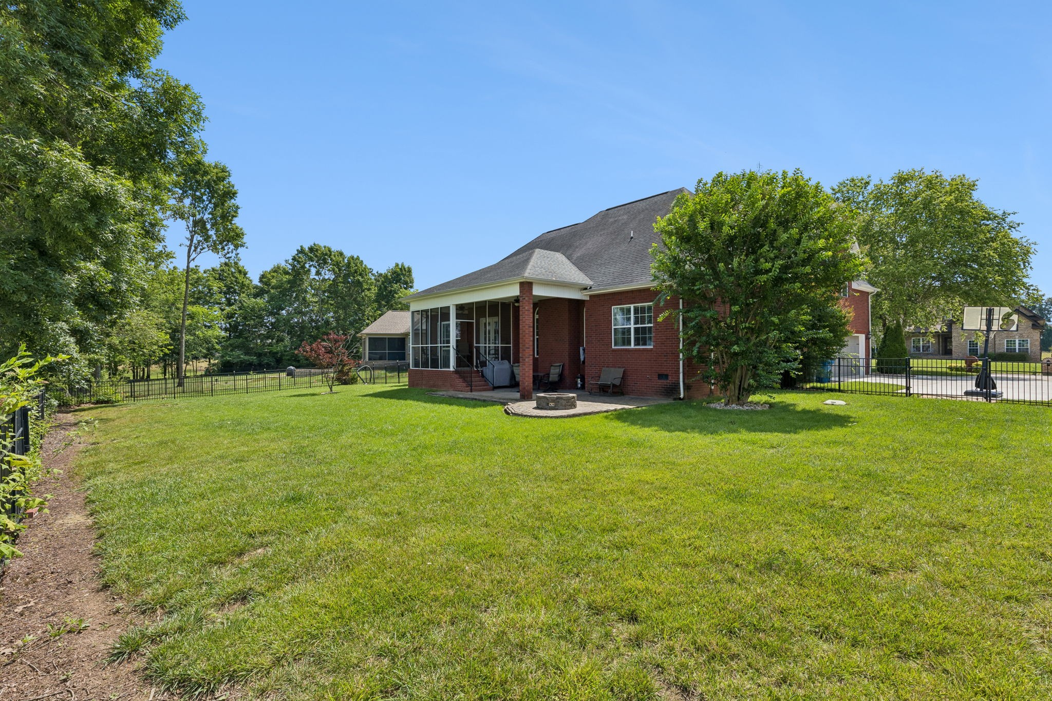 1210 Lila Dr