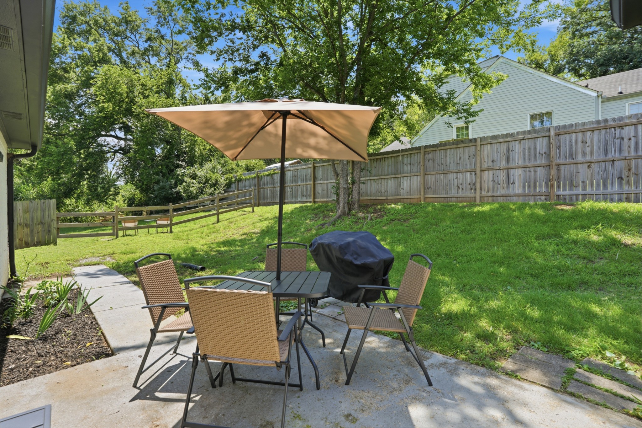 628 Maplewood Ln