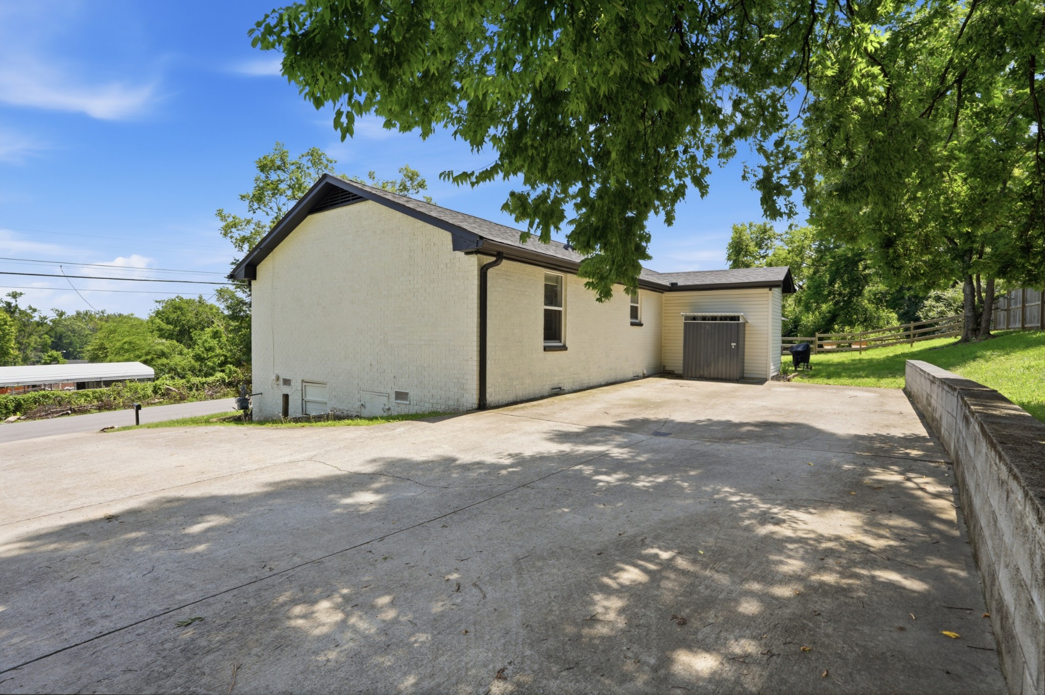 628 Maplewood Ln