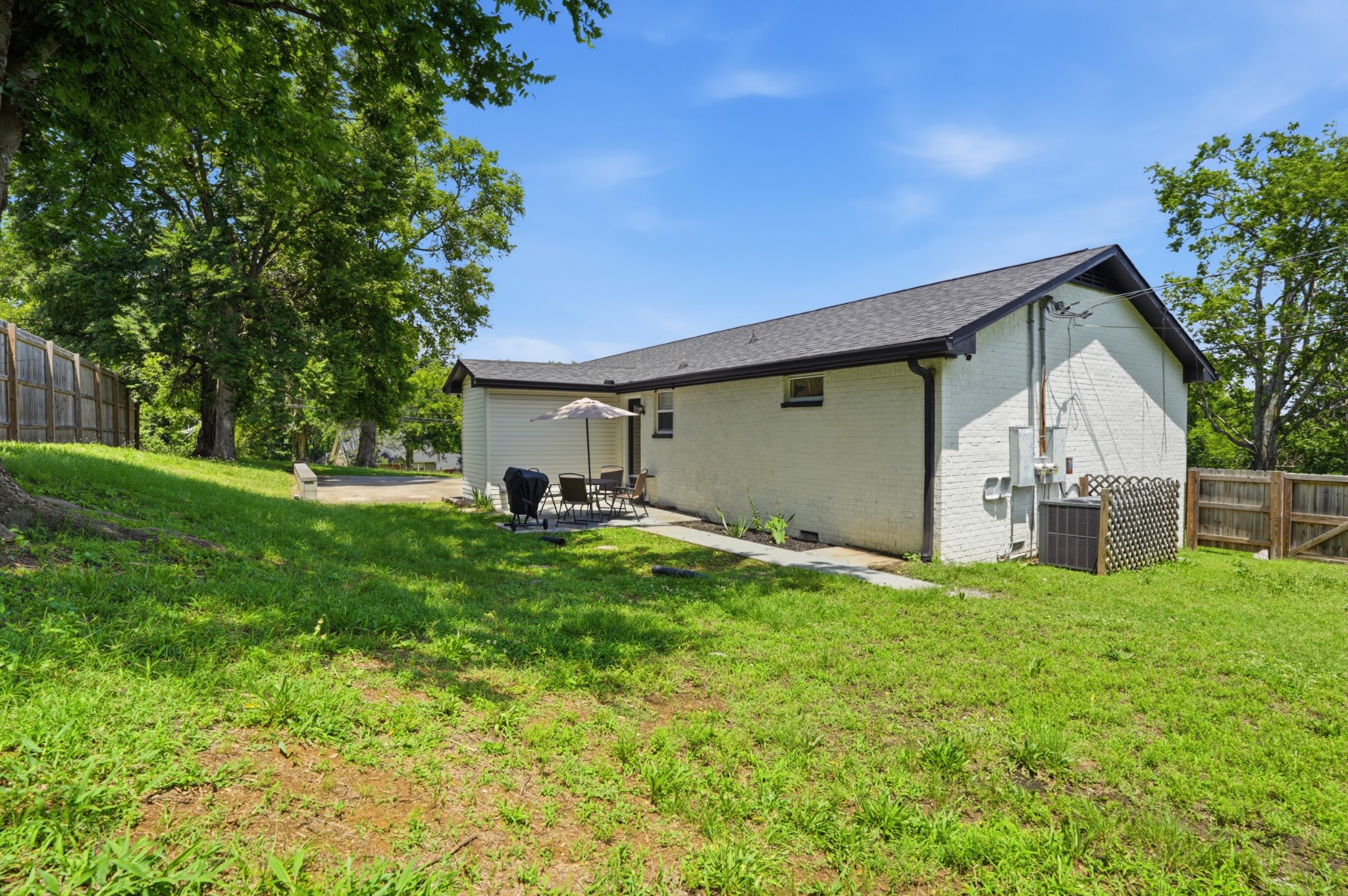 628 Maplewood Ln