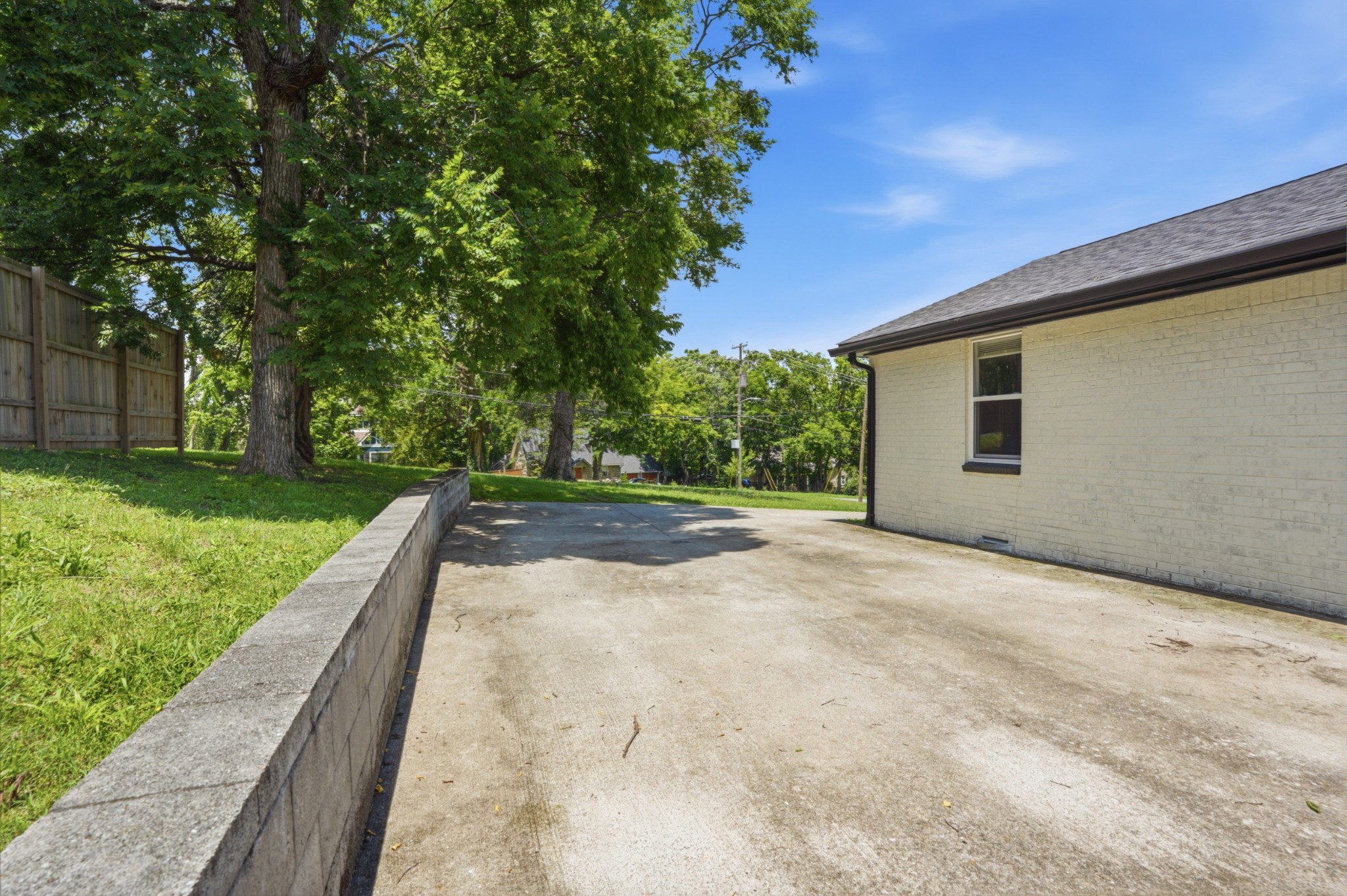 628 Maplewood Ln