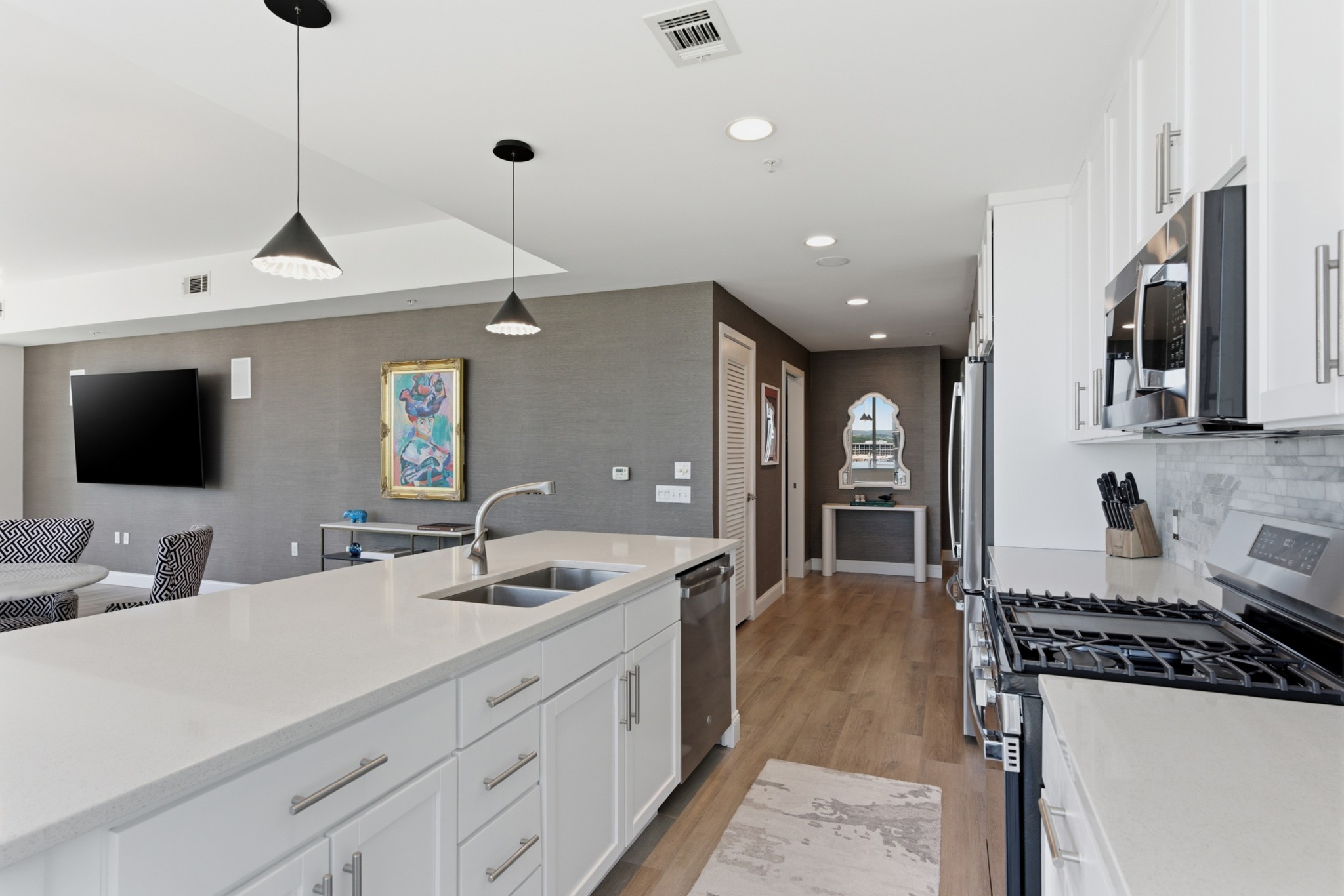 1212 Laurel St Unit: 1202
