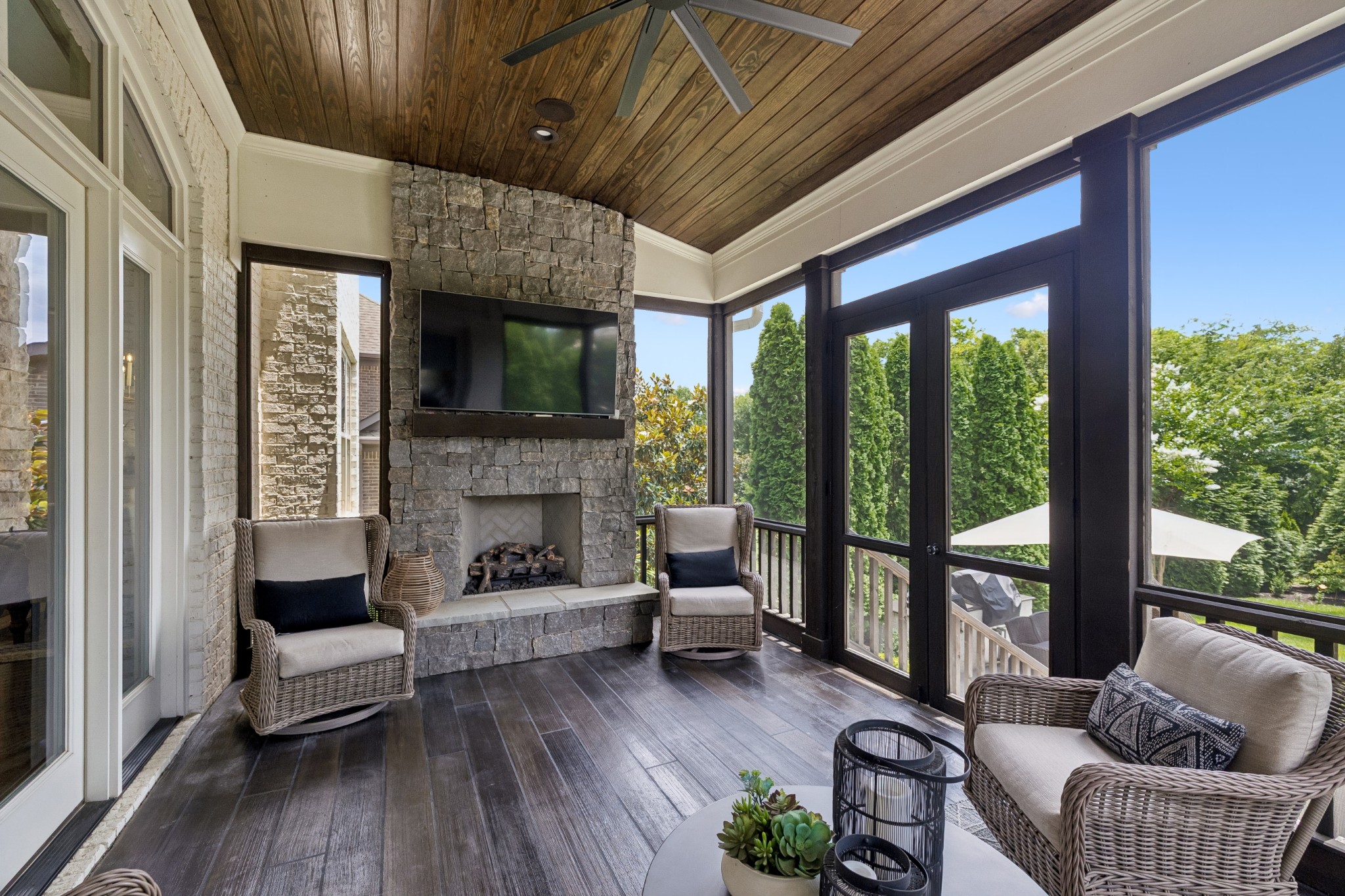 3601 Robbins Nest Rd