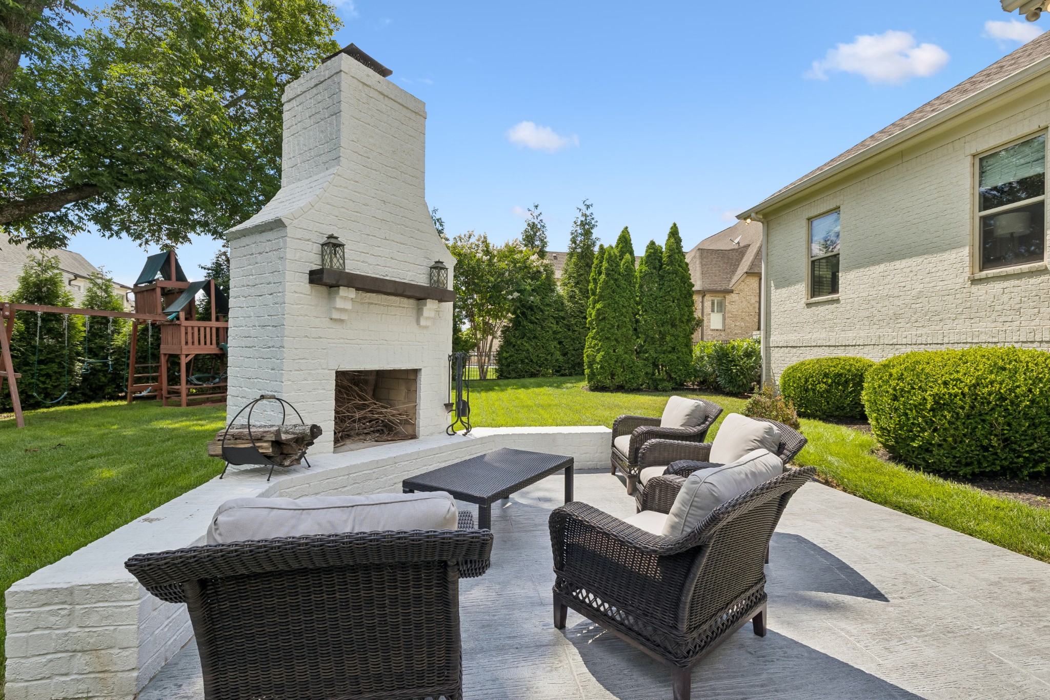 3601 Robbins Nest Rd