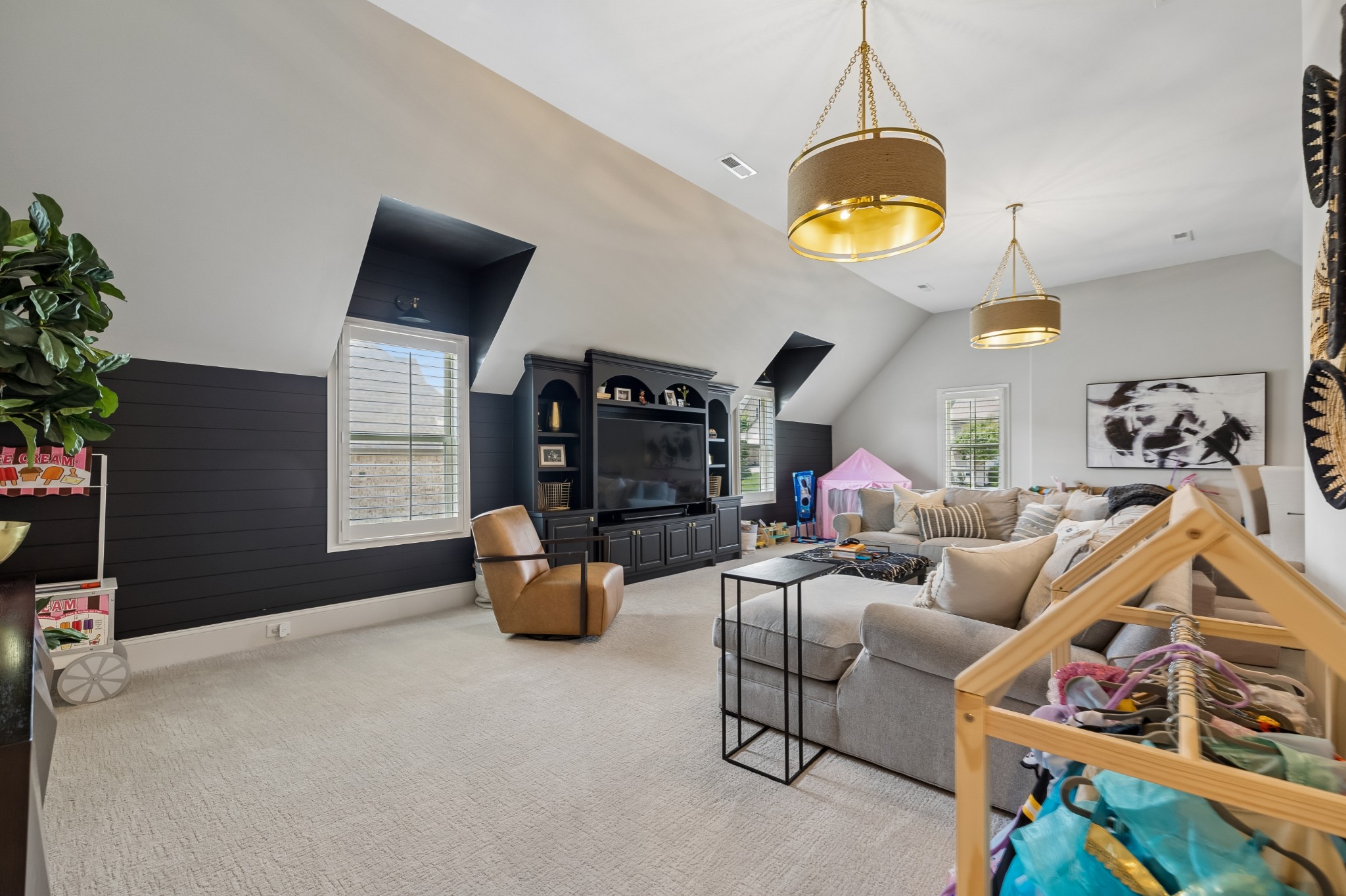 3601 Robbins Nest Rd